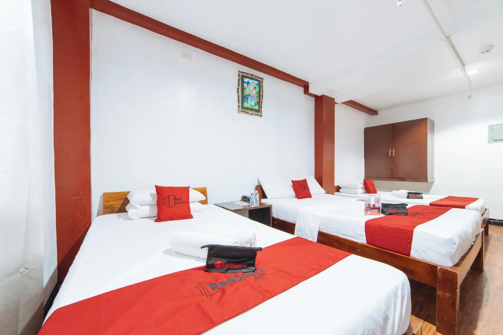 Bed in RedDoorz at Nirvana Pension House