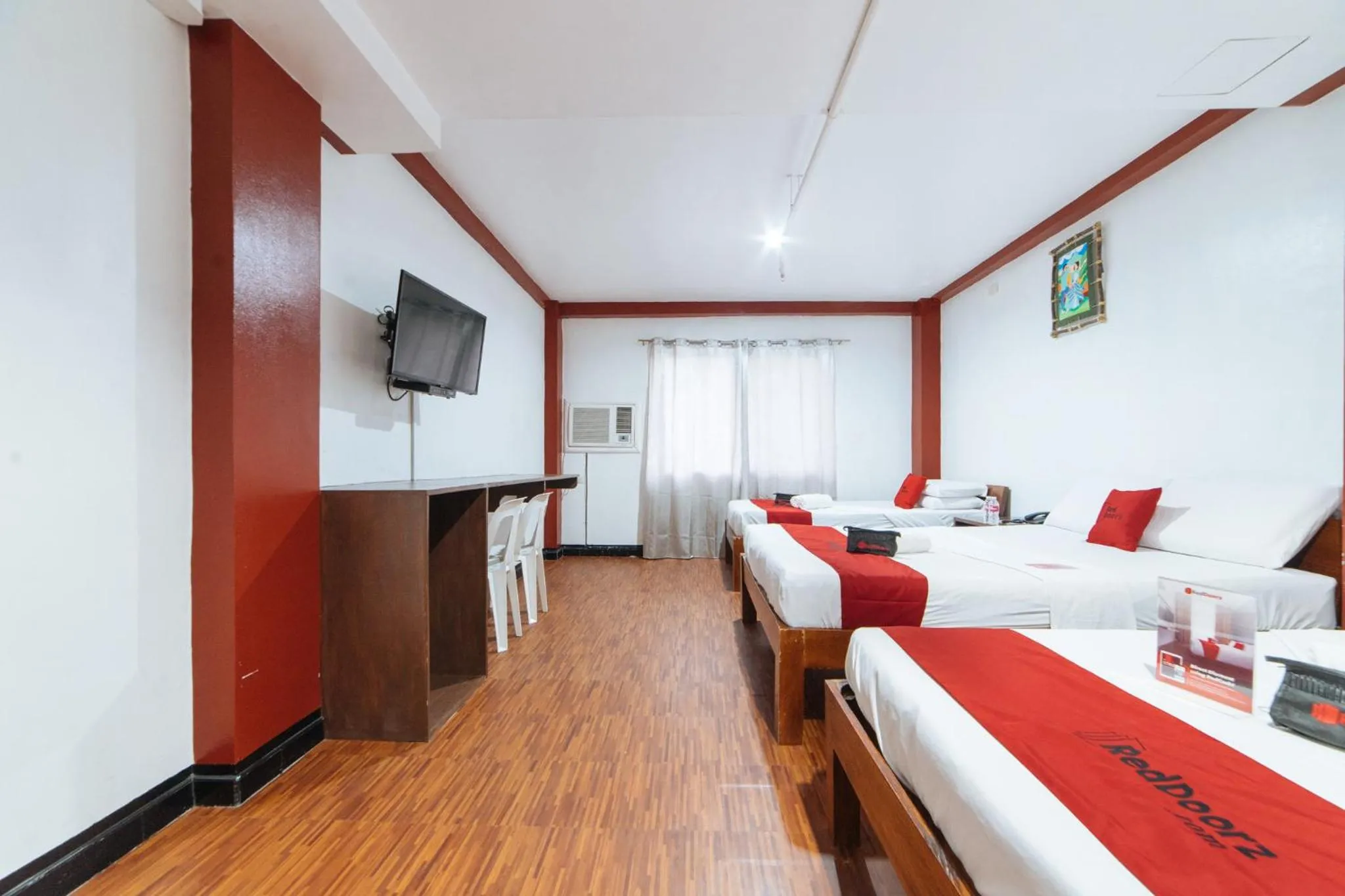 Photo of the whole room, Bed in RedDoorz at Nirvana Pension House