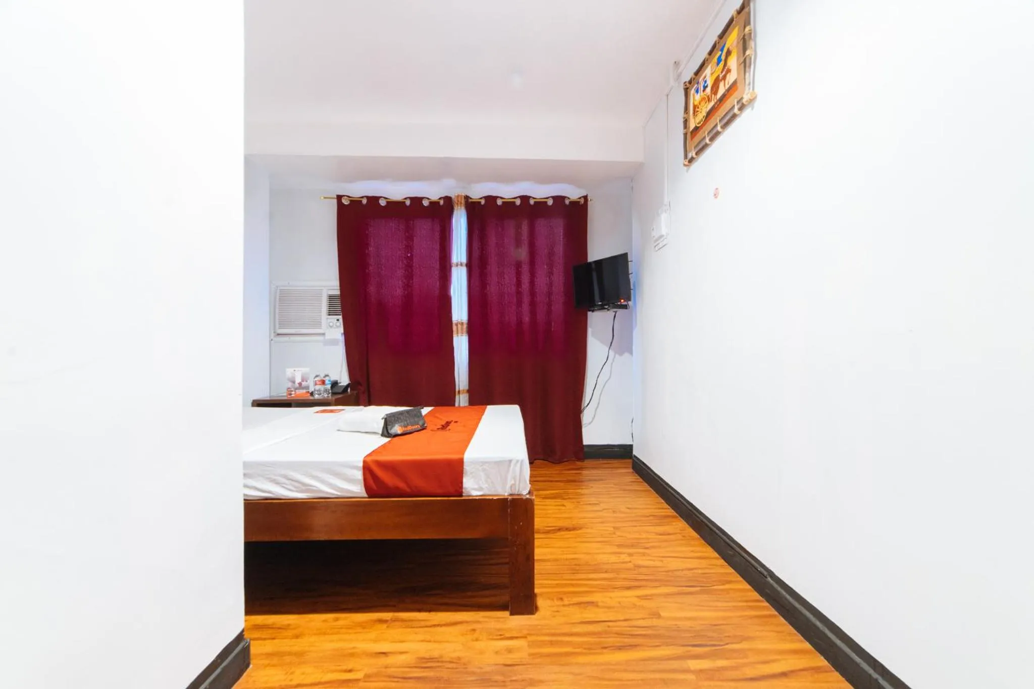 Bed in RedDoorz at Nirvana Pension House