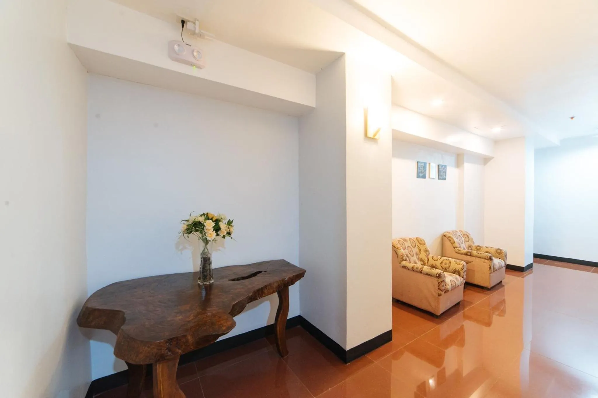 Lobby or reception in RedDoorz at Nirvana Pension House