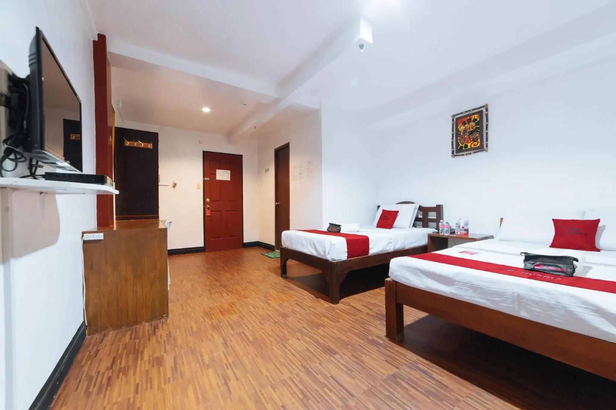 Superior Double Room in RedDoorz at Nirvana Pension House Superior Double Room in RedDoorz at Nirvana Pension House