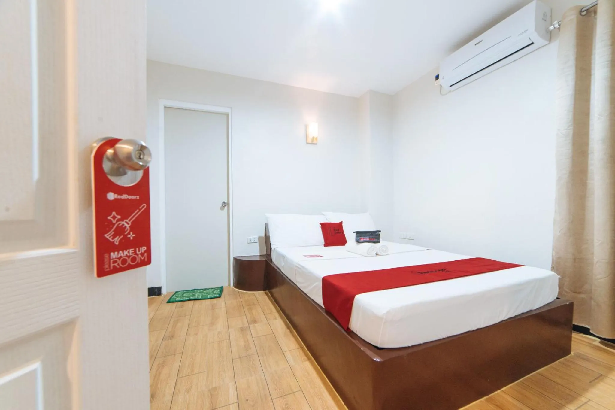 Bed in RedDoorz at Nirvana Pension House