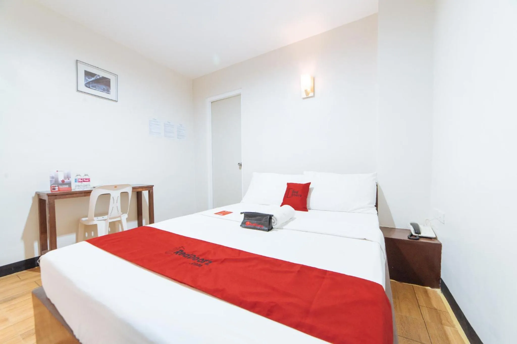 Bed in RedDoorz at Nirvana Pension House