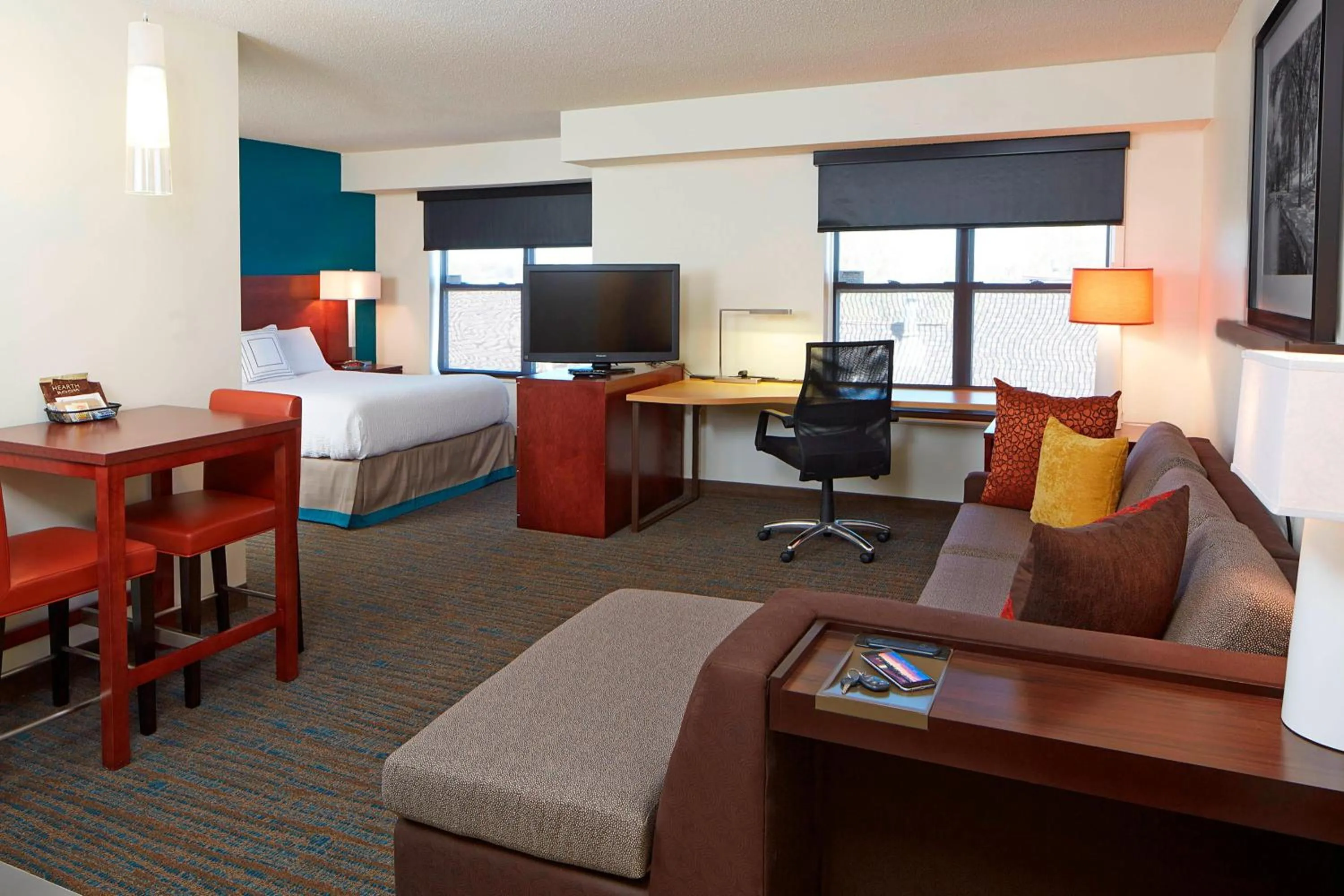 Photo of the whole room, Bed in Residence Inn Minneapolis St. Paul/Roseville