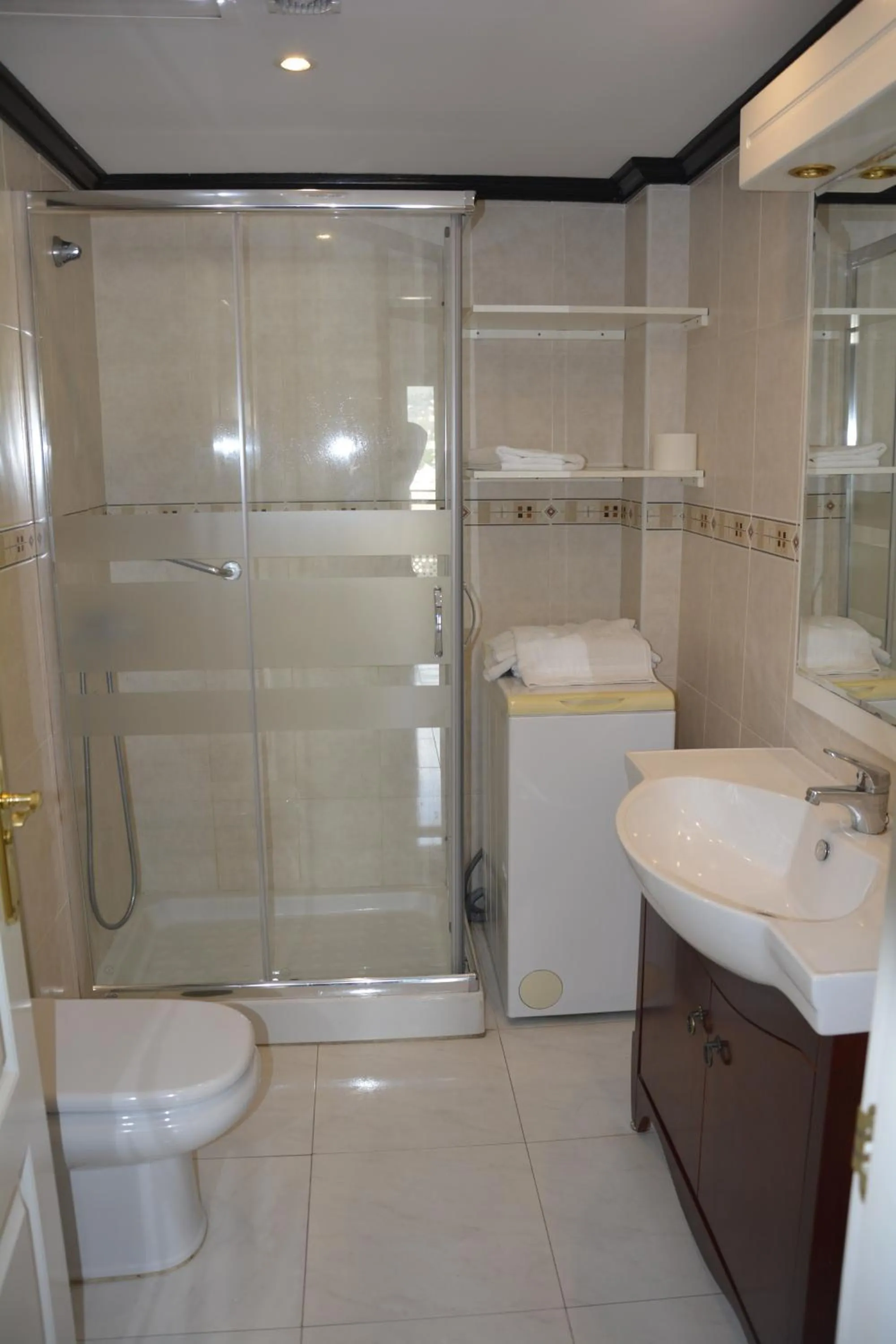 Bathroom in Apartamentos Mediterraneo