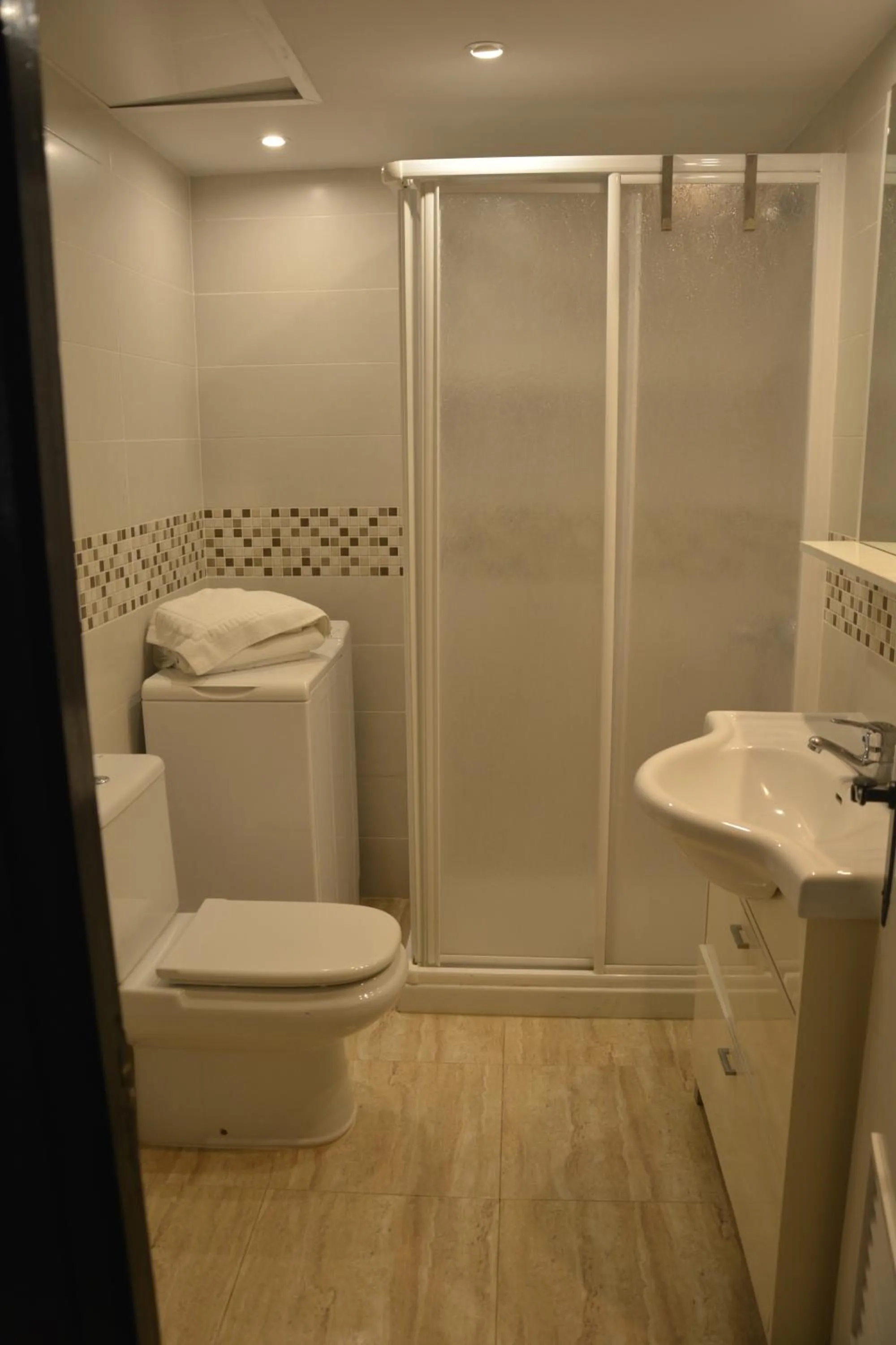 Bathroom in Apartamentos Mediterraneo