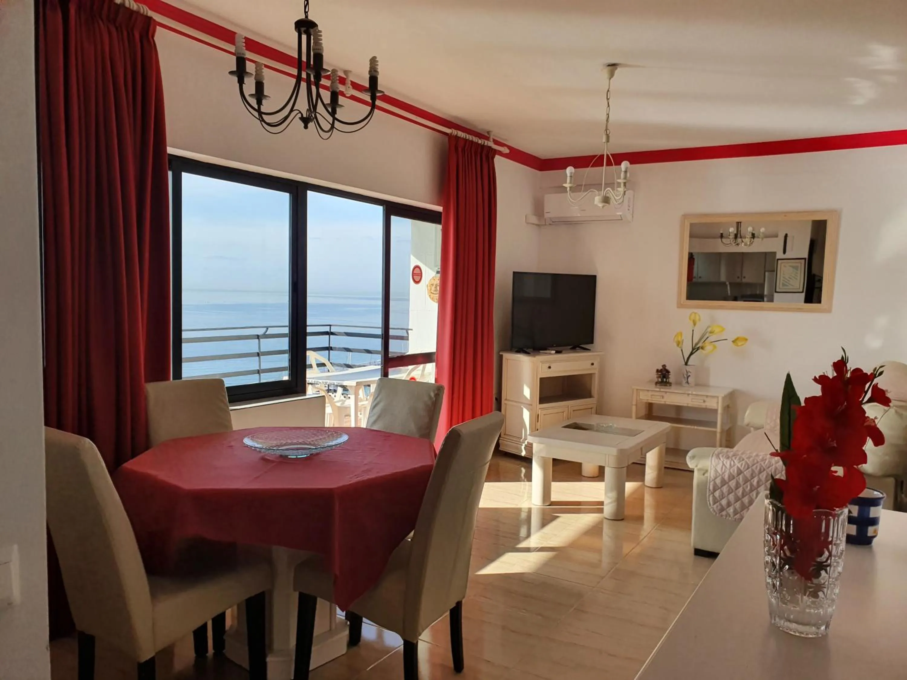 Dining area in Apartamentos Mediterraneo