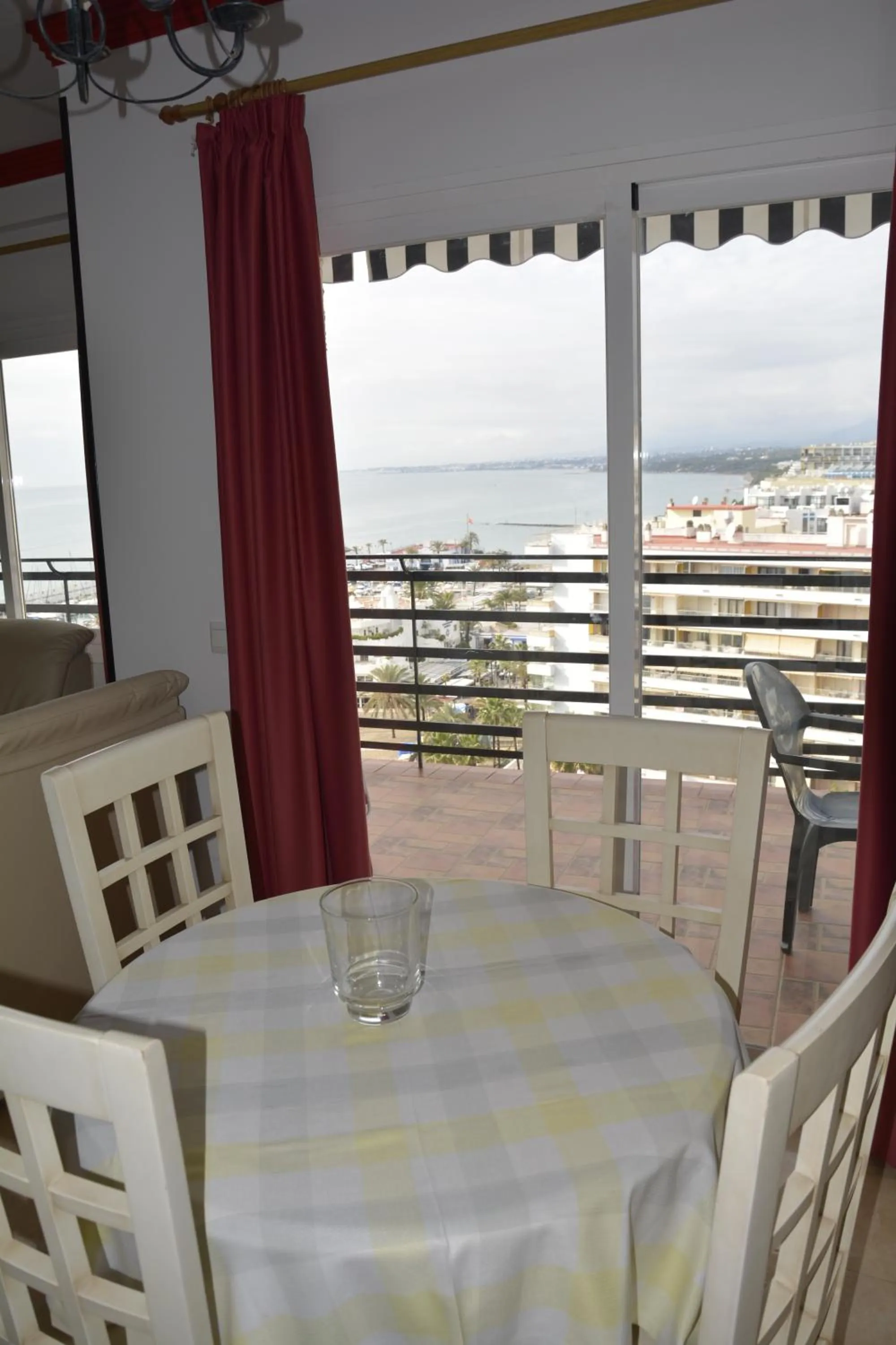 Dining area in Apartamentos Mediterraneo