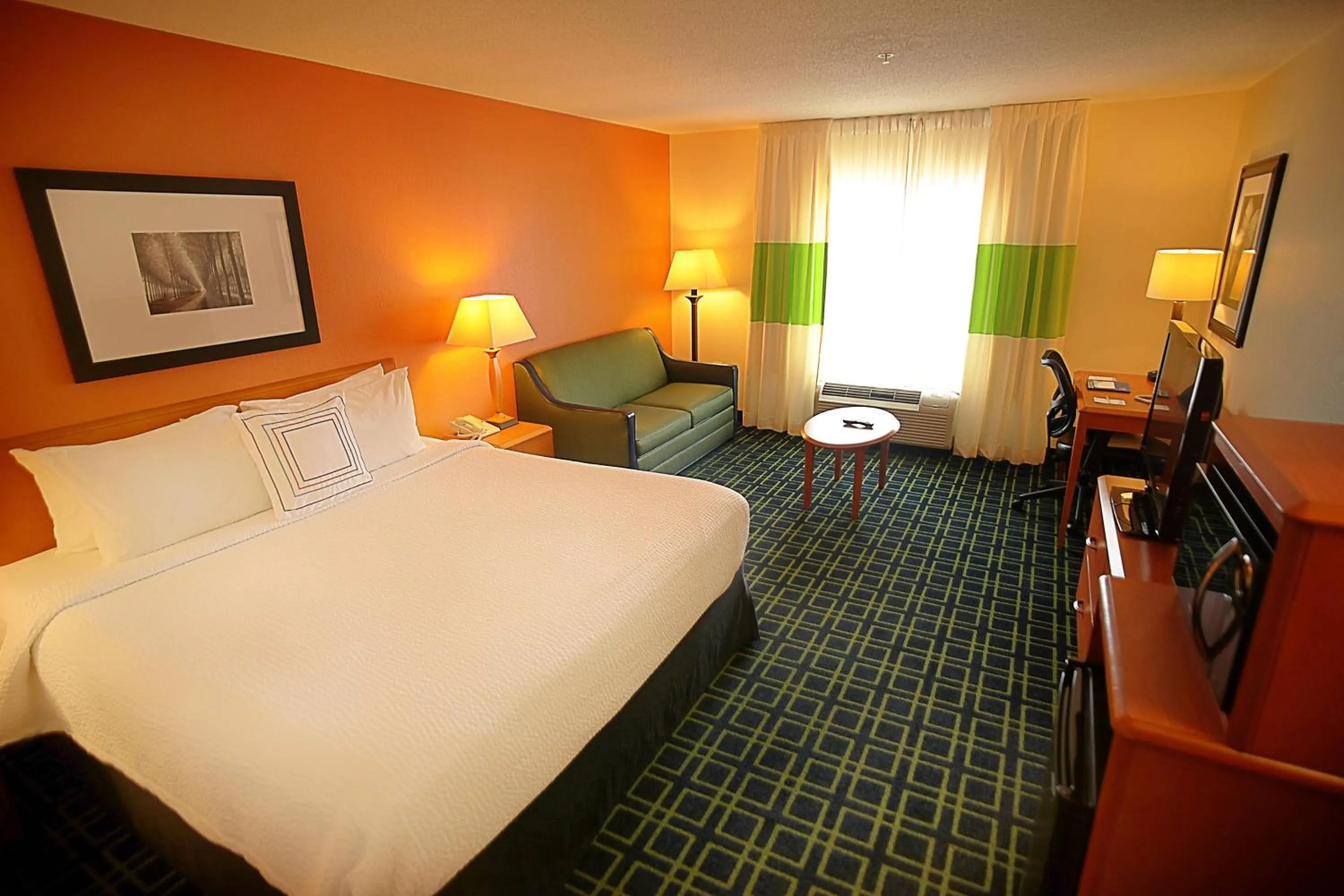 Photo of the whole room, Bed in Fairfield Inn & Suites Mount Vernon Rend Lake