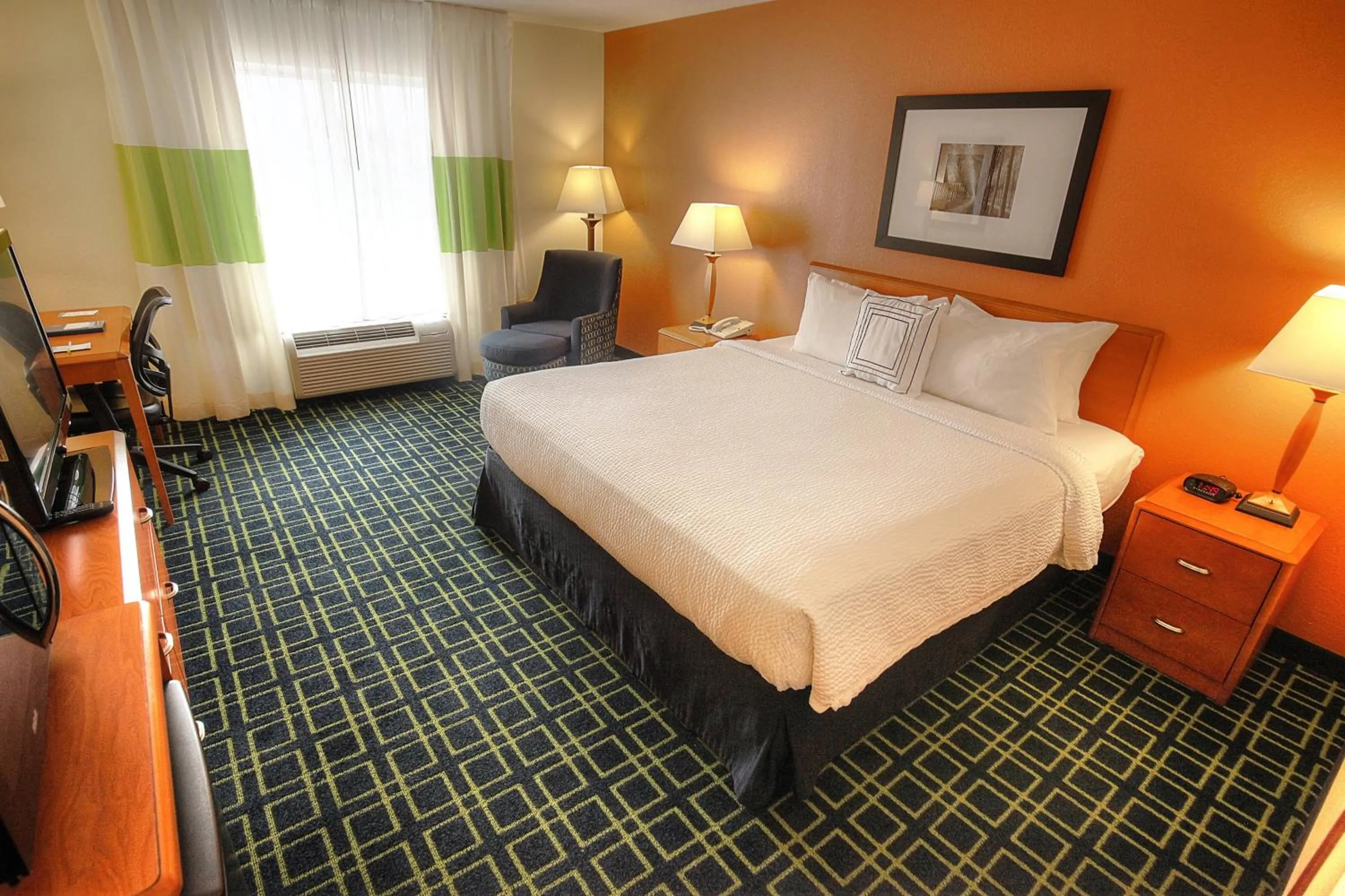 Photo of the whole room, Bed in Fairfield Inn & Suites Mount Vernon Rend Lake
