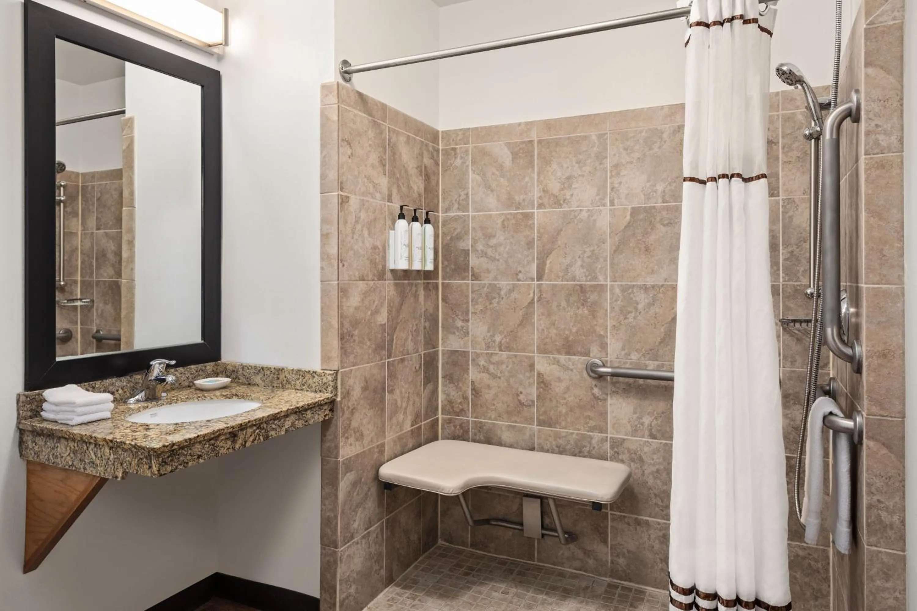 Bathroom in TownePlace Suites by Marriott Minneapolis Downtown/North Loop