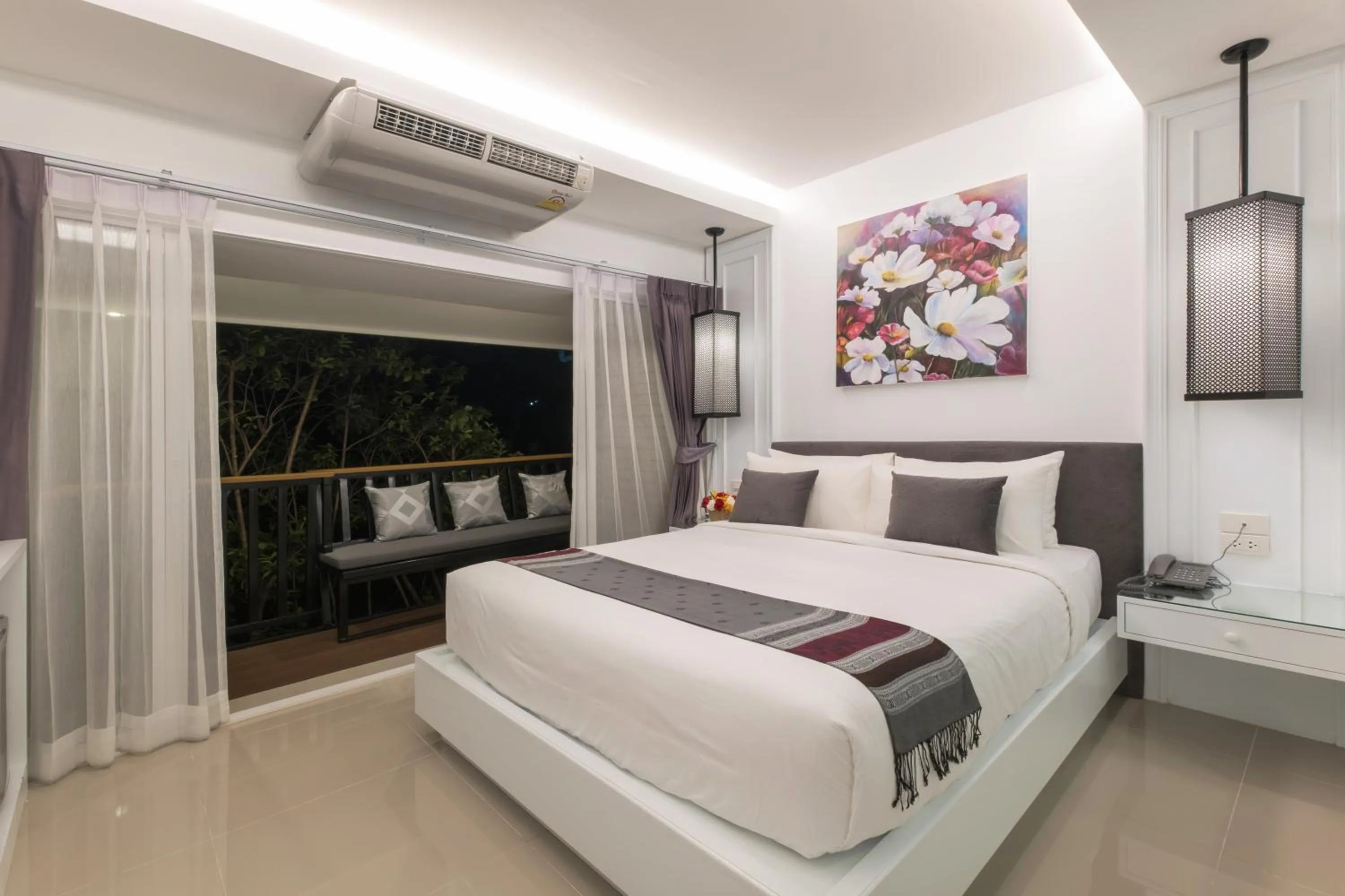 Photo of the whole room, Bed in Chiangmai Midpoint Activity Hostel