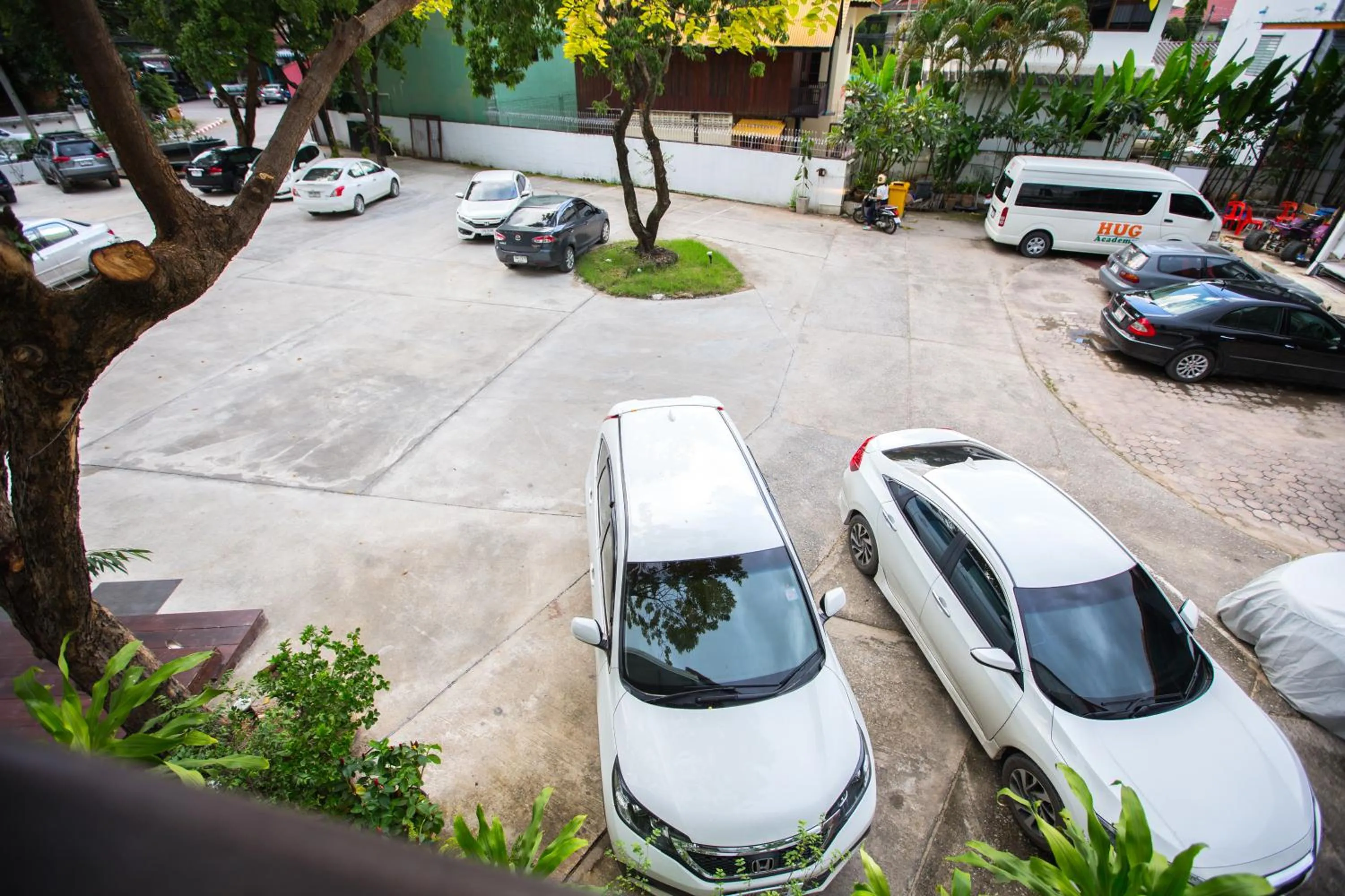 Property building in Chiangmai Midpoint Activity Hostel