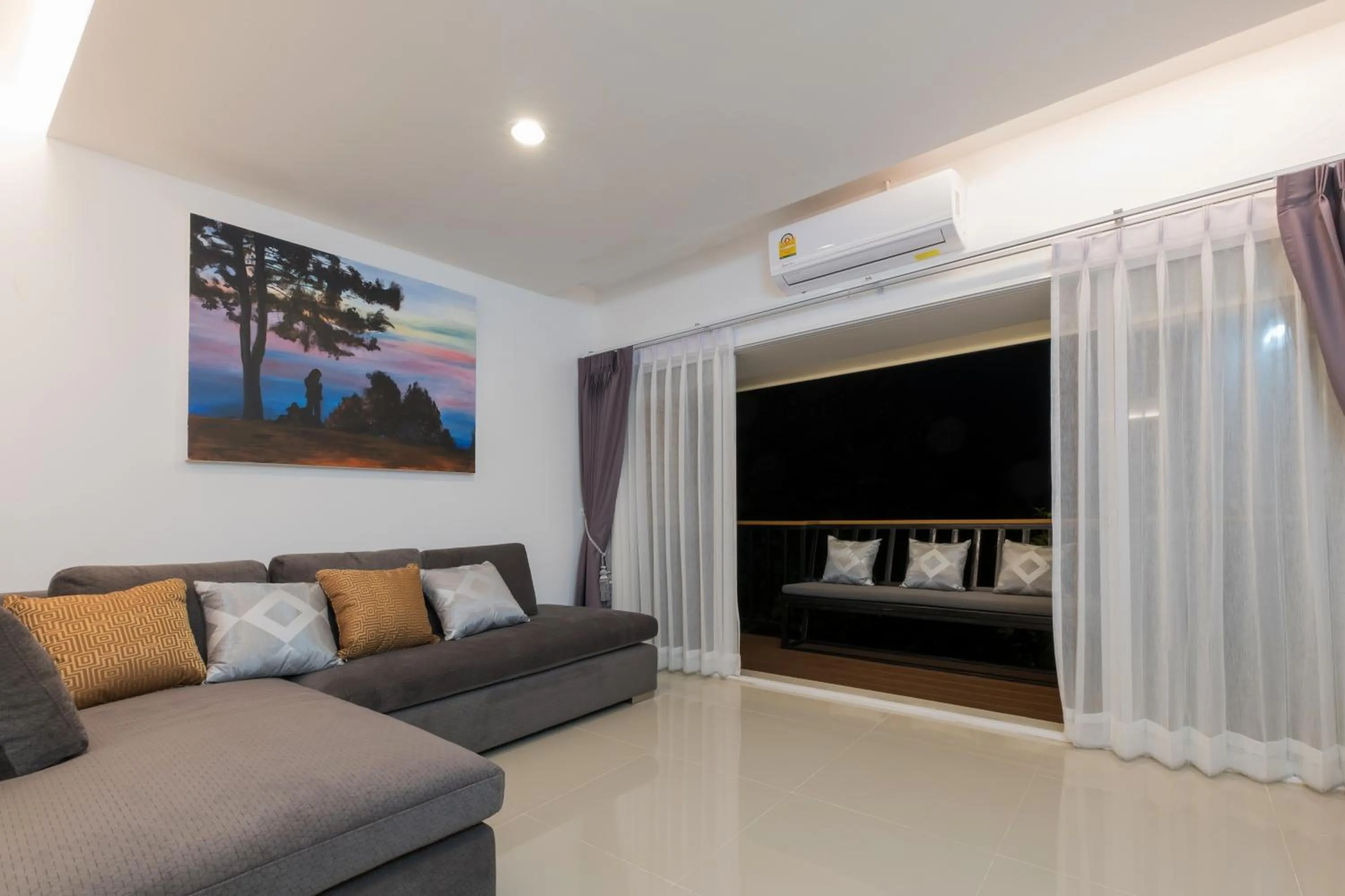 Patio in Chiangmai Midpoint Activity Hostel