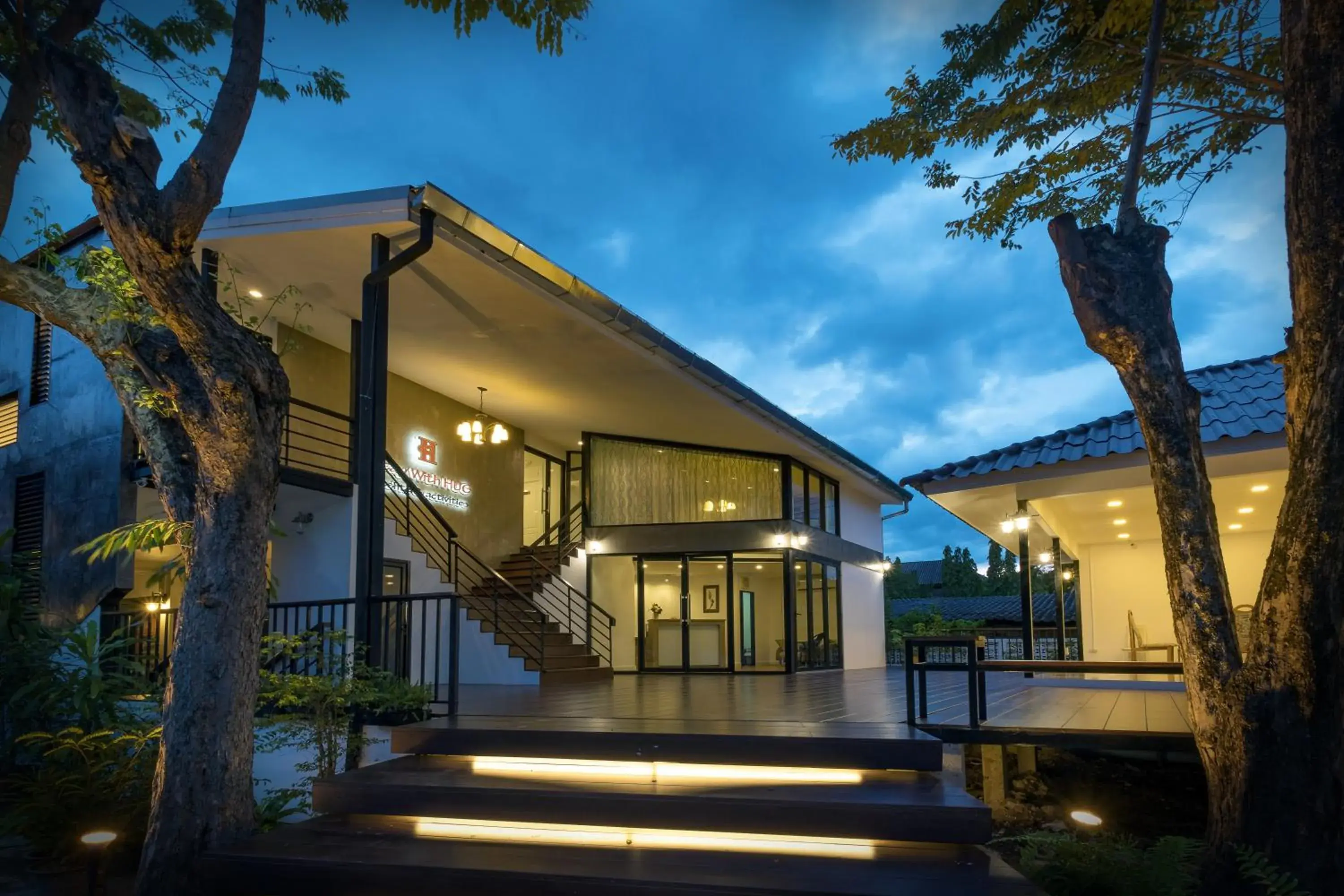 Property building in Chiangmai Midpoint Activity Hostel Property building in Chiangmai Midpoint Activity Hostel