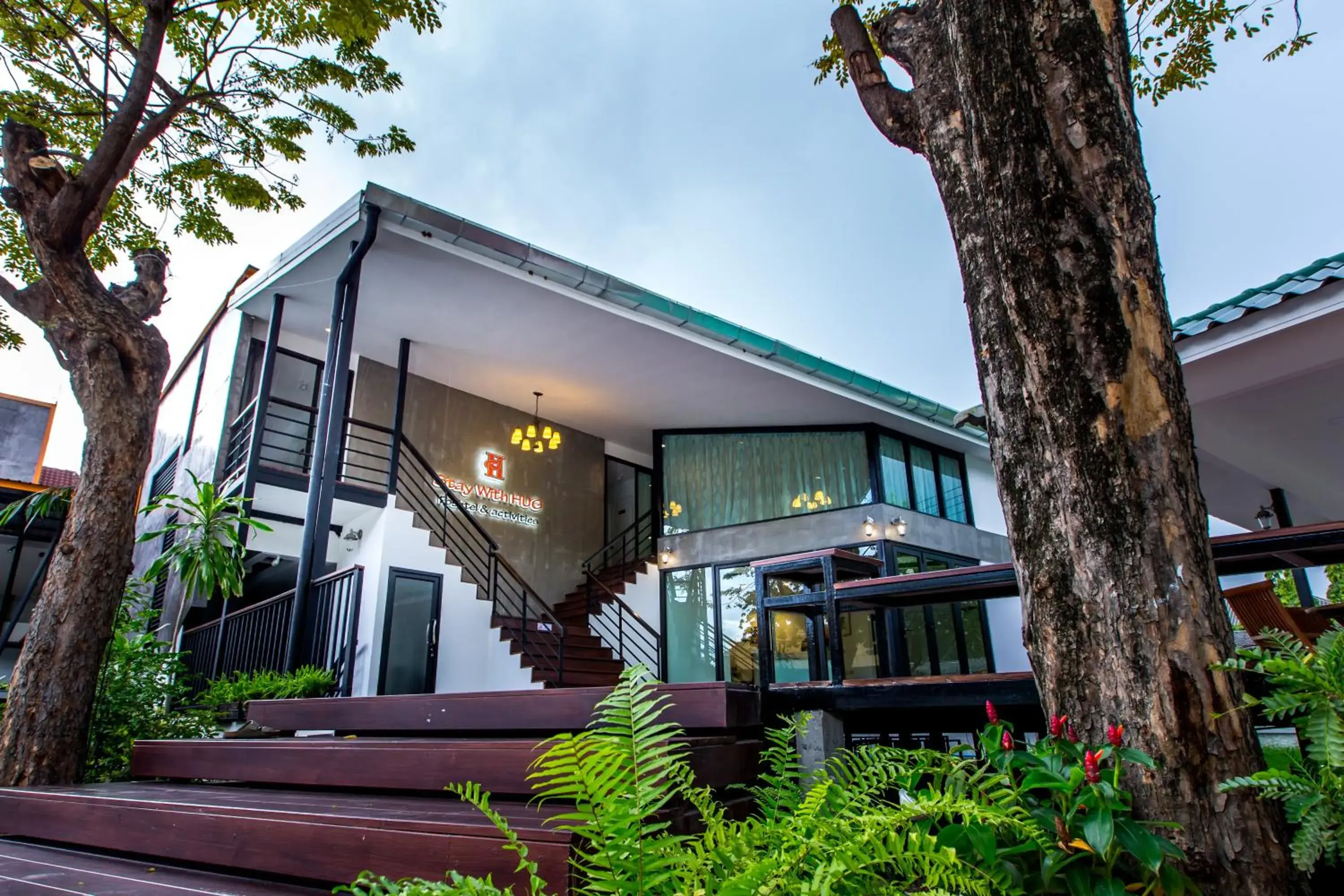 Property building in Chiangmai Midpoint Activity Hostel Property building in Chiangmai Midpoint Activity Hostel