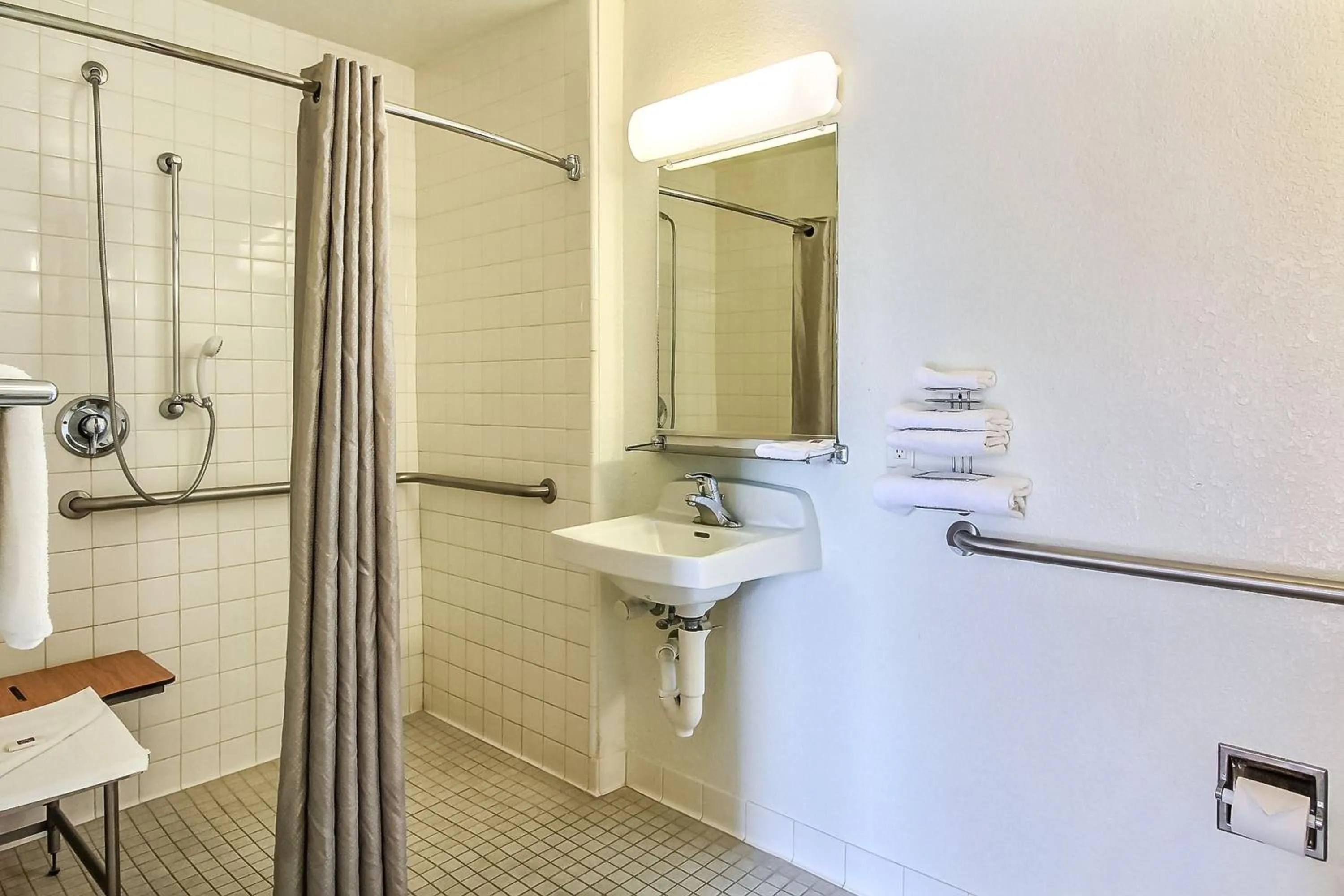 Bathroom in Motel 6-San Jose, CA - Airport