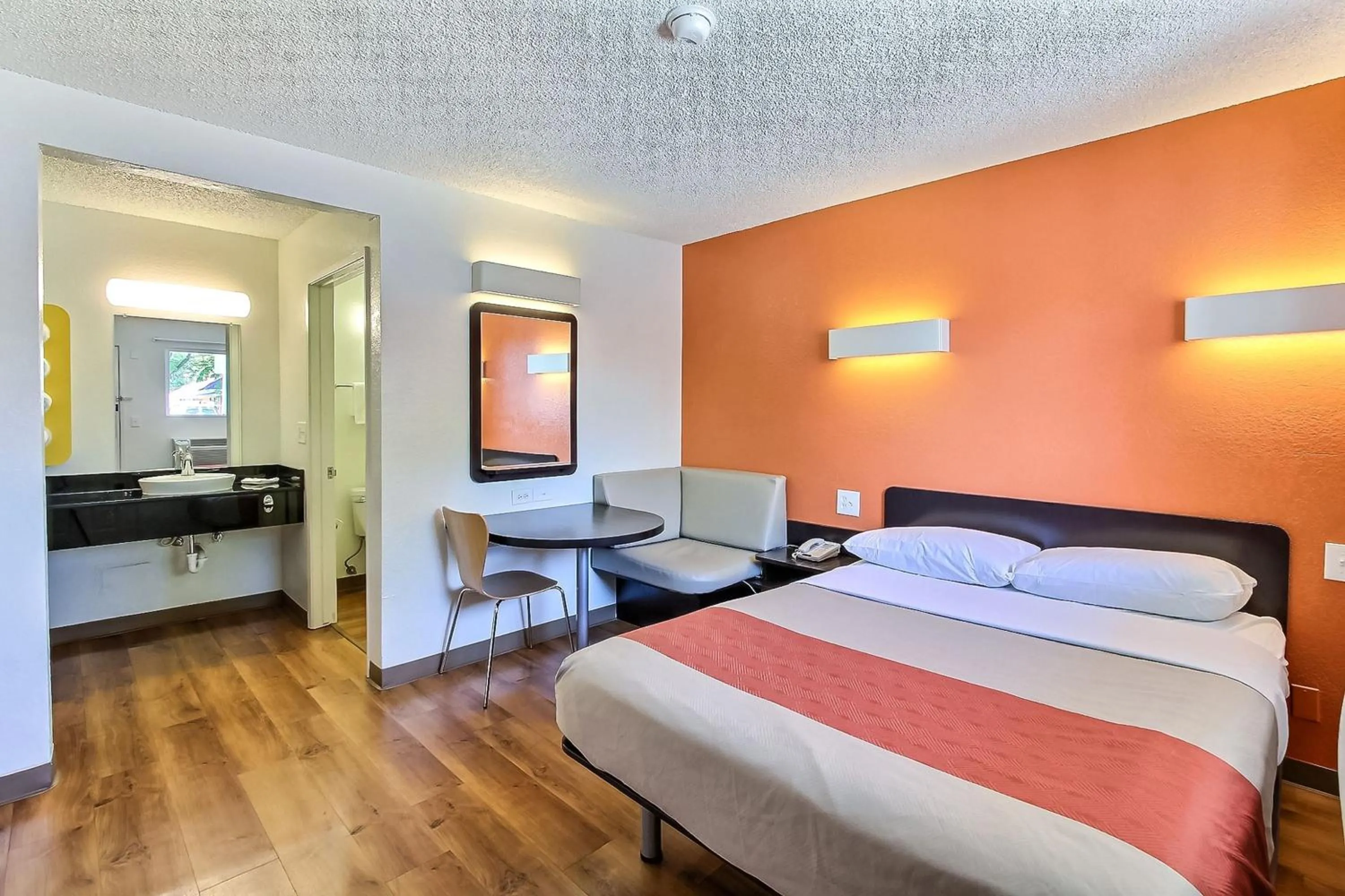 Bed in Motel 6-San Jose, CA - Airport