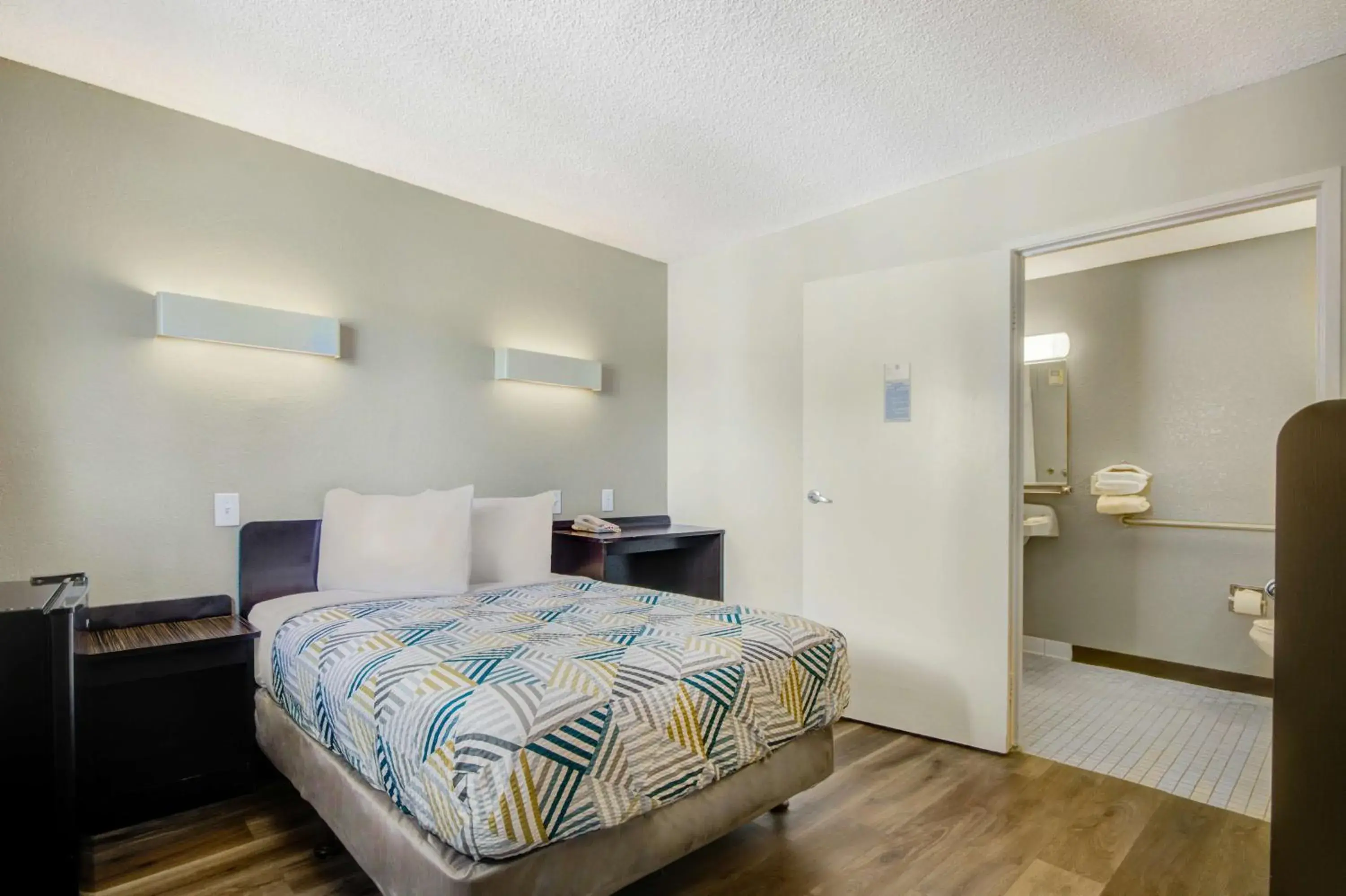 Bedroom, Bed in Motel 6-San Jose, CA - Airport Bedroom, Bed in Motel 6-San Jose, CA - Airport