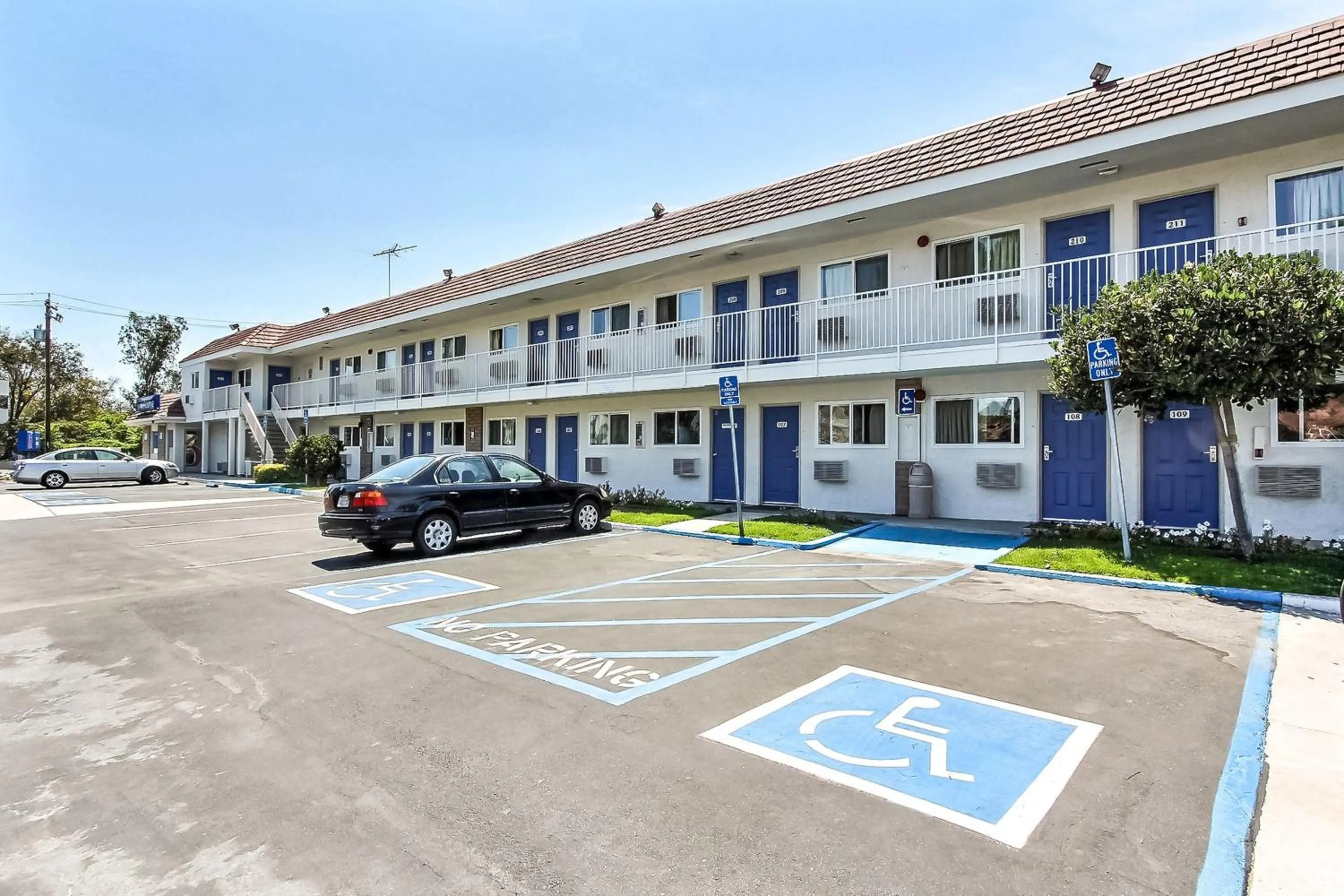 Facade/entrance in Motel 6-San Jose, CA - Airport