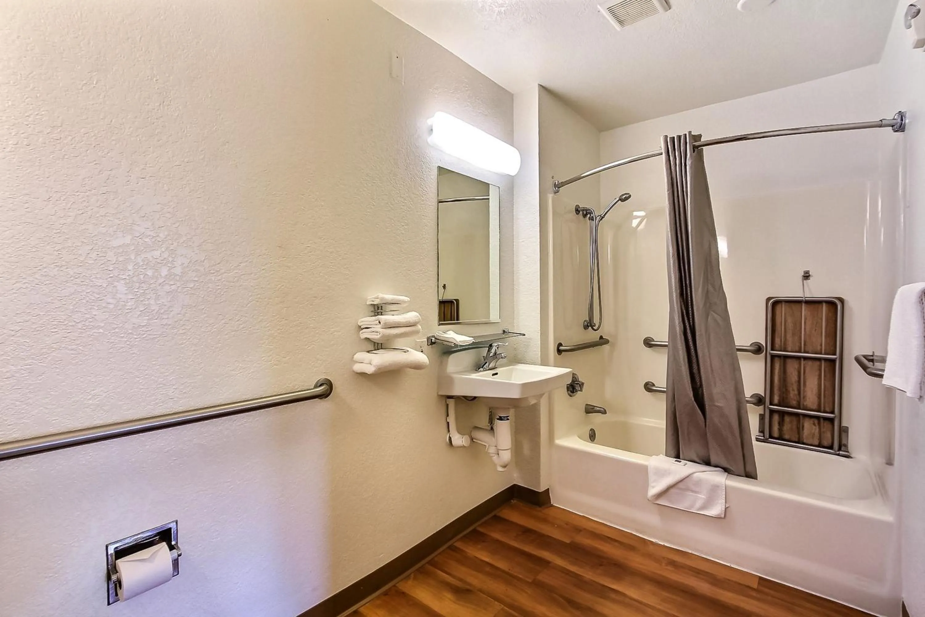 Bathroom in Motel 6-San Jose, CA - Airport