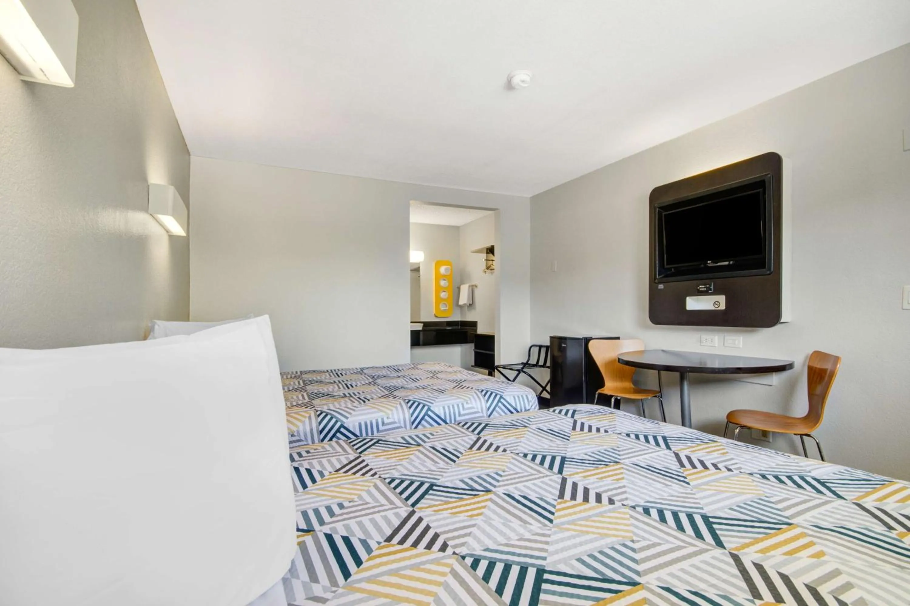 Other, Bed in Motel 6-San Jose, CA - Airport