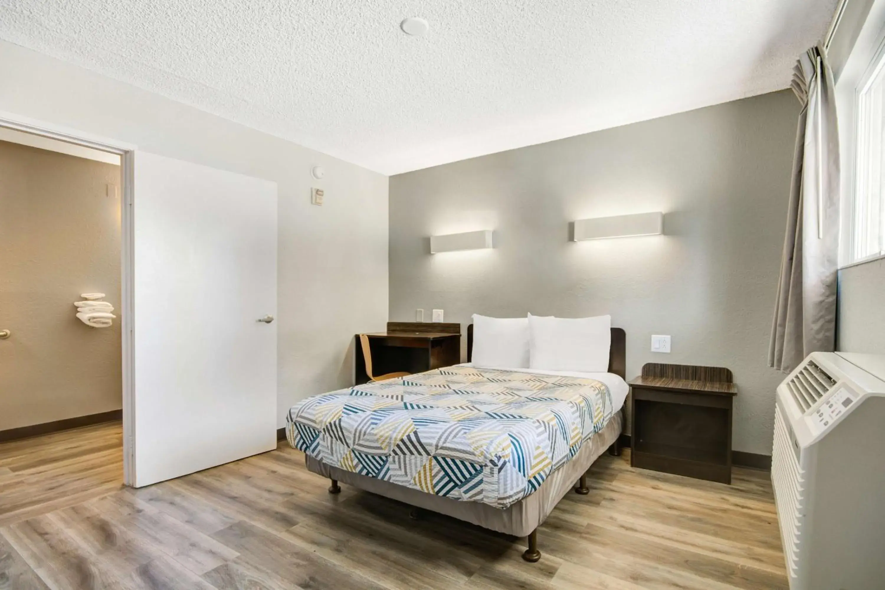 Bedroom, Bed in Motel 6-San Jose, CA - Airport Bedroom, Bed in Motel 6-San Jose, CA - Airport