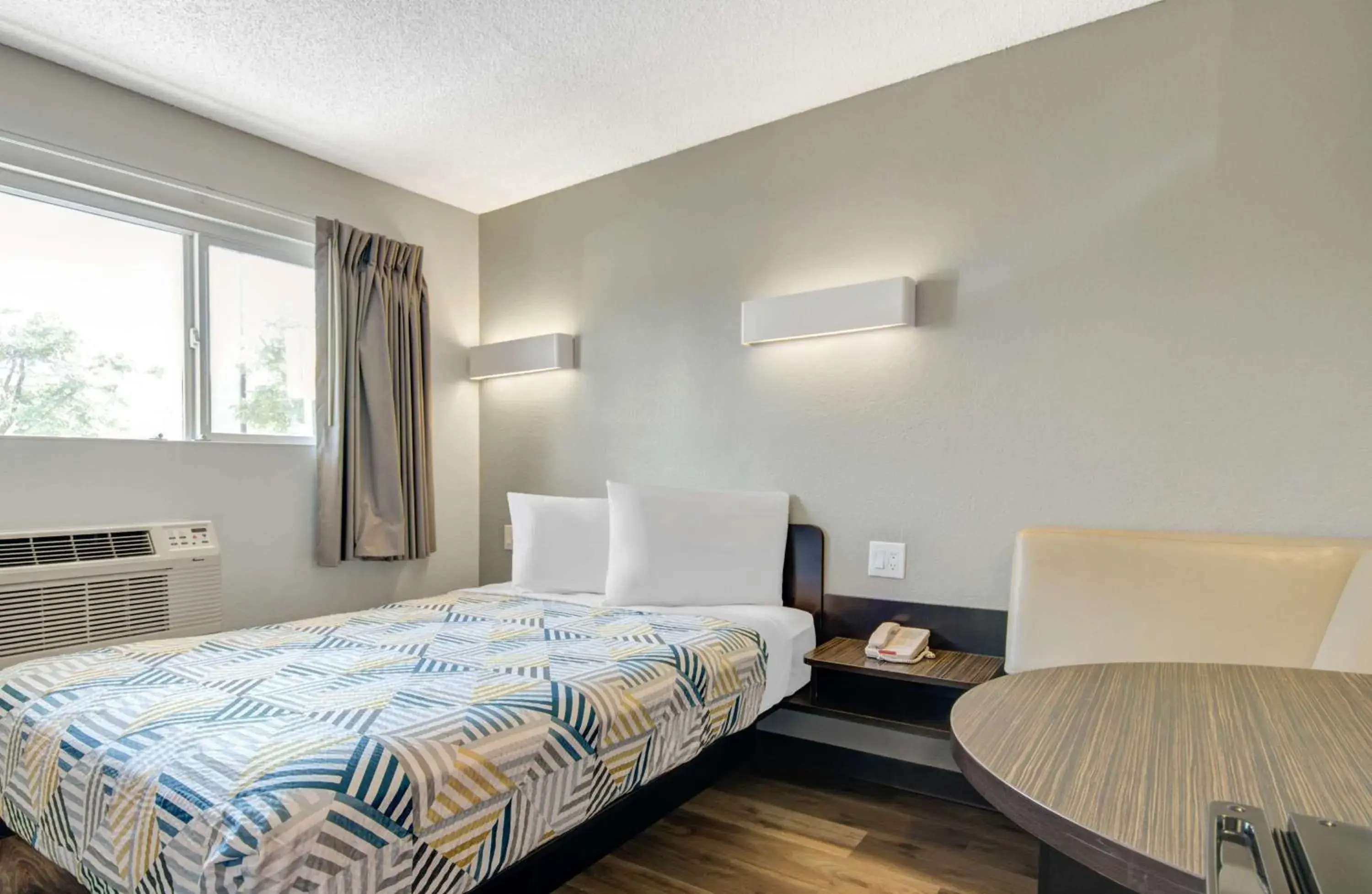 Other, Bed in Motel 6-San Jose, CA - Airport Other, Bed in Motel 6-San Jose, CA - Airport