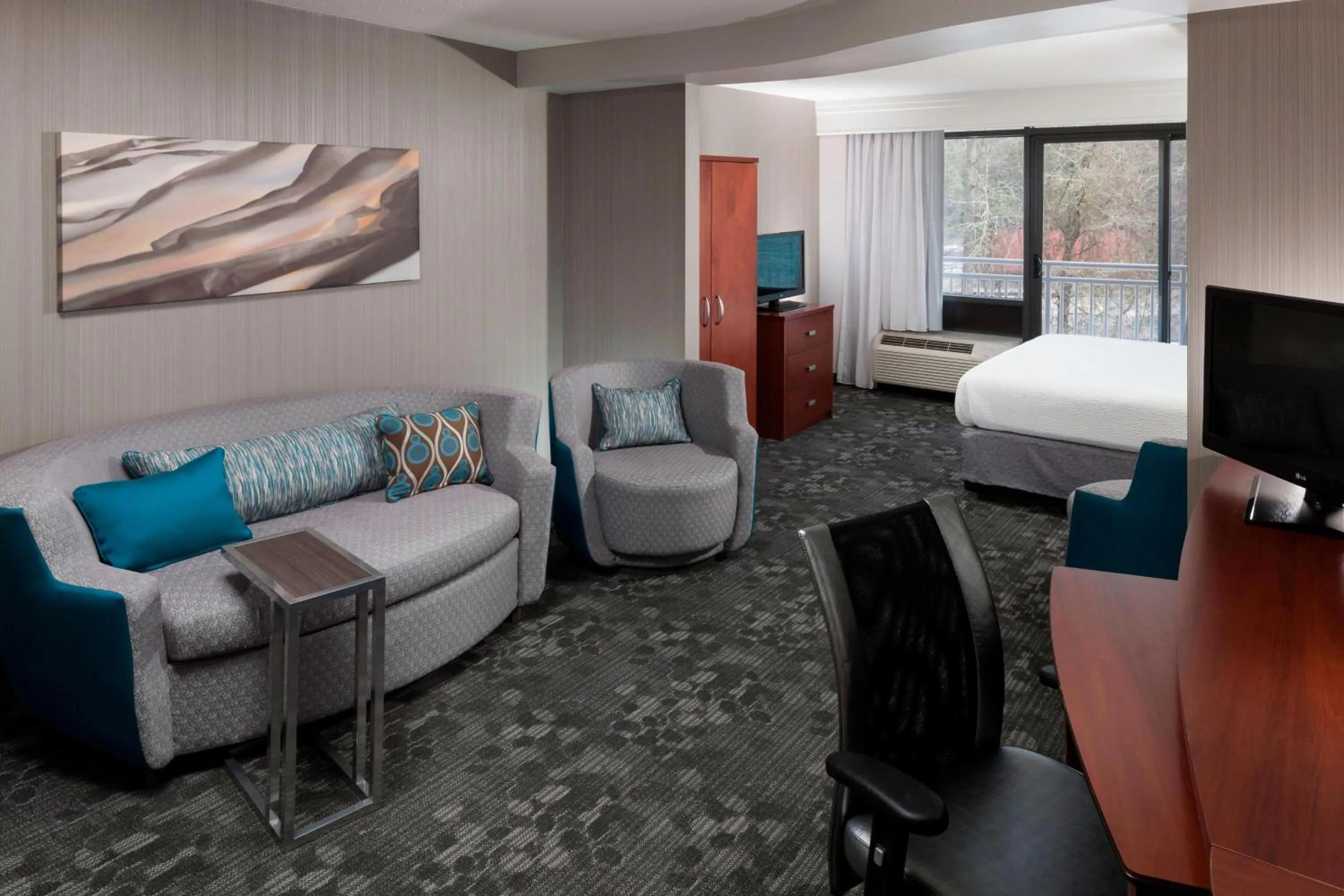 Living room, Bed in Courtyard Suffolk Chesapeake