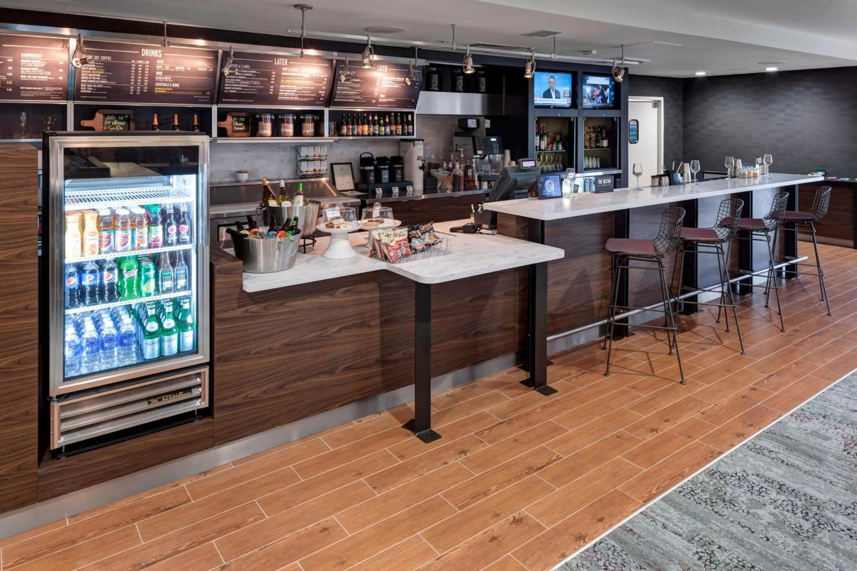 Restaurant/places to eat in Courtyard Suffolk Chesapeake