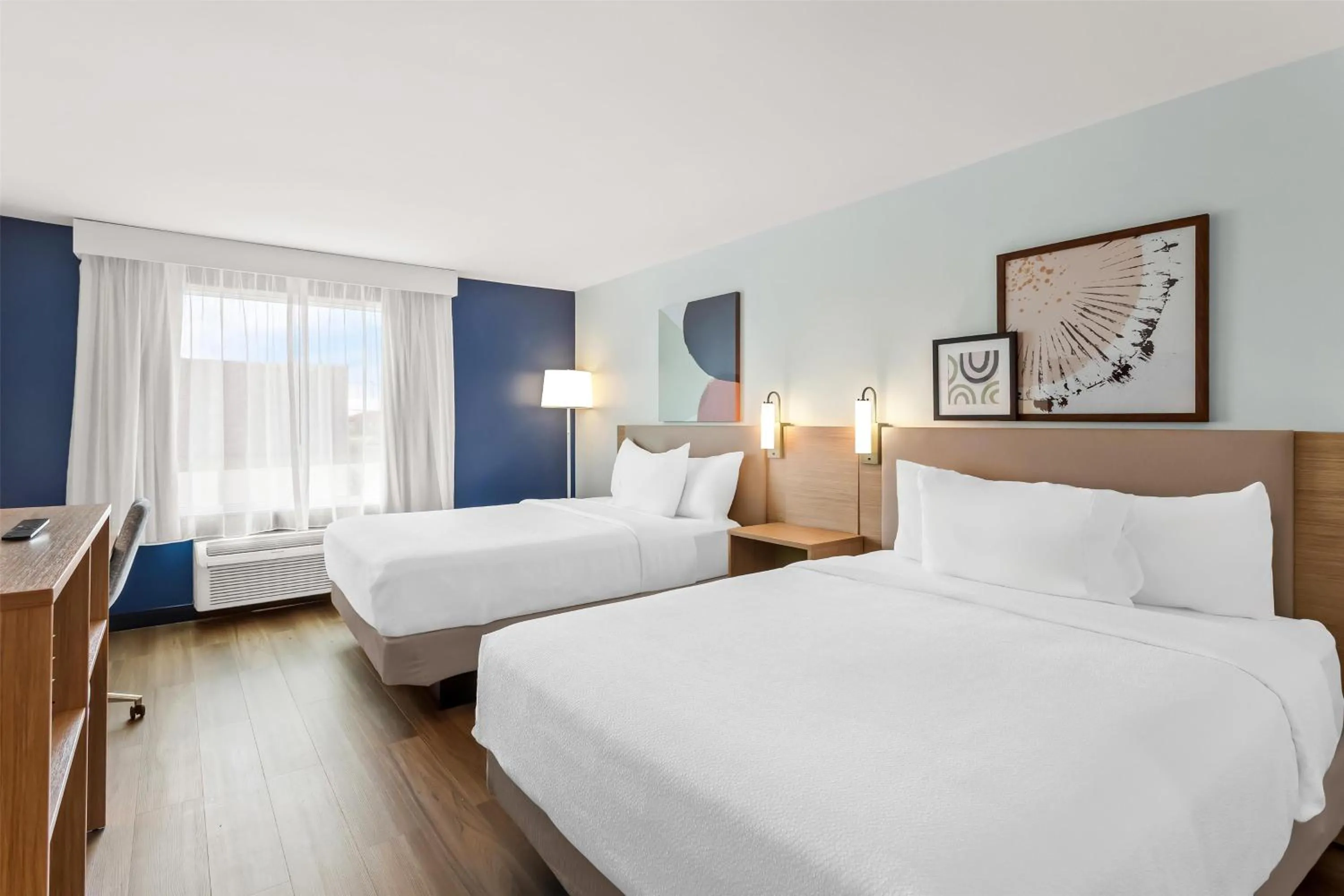 Bed in Spark By Hilton Oak Forest I-57