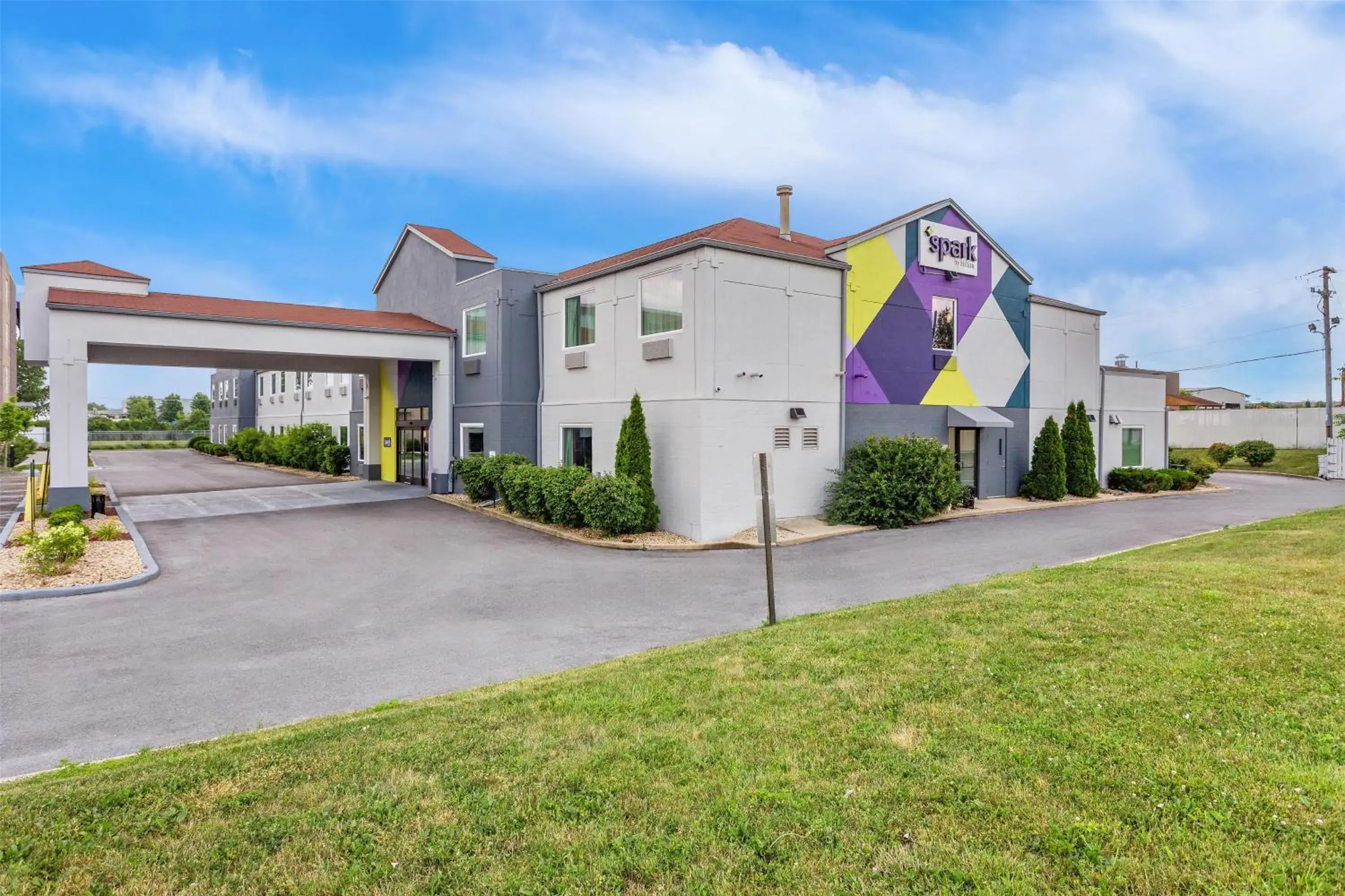 Property building in Spark By Hilton Oak Forest I-57 Property building in Spark By Hilton Oak Forest I-57