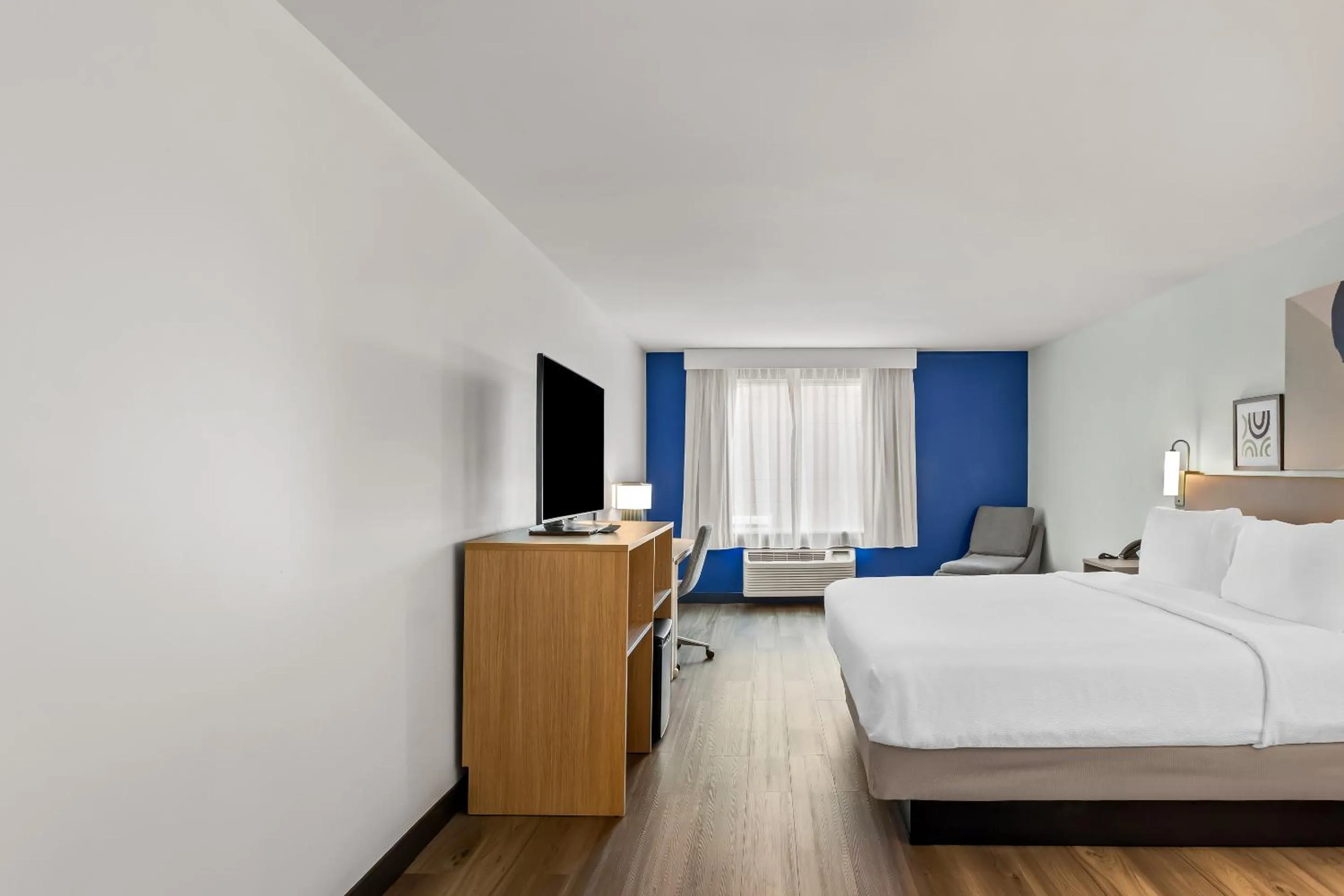 Bed in Spark By Hilton Oak Forest I-57