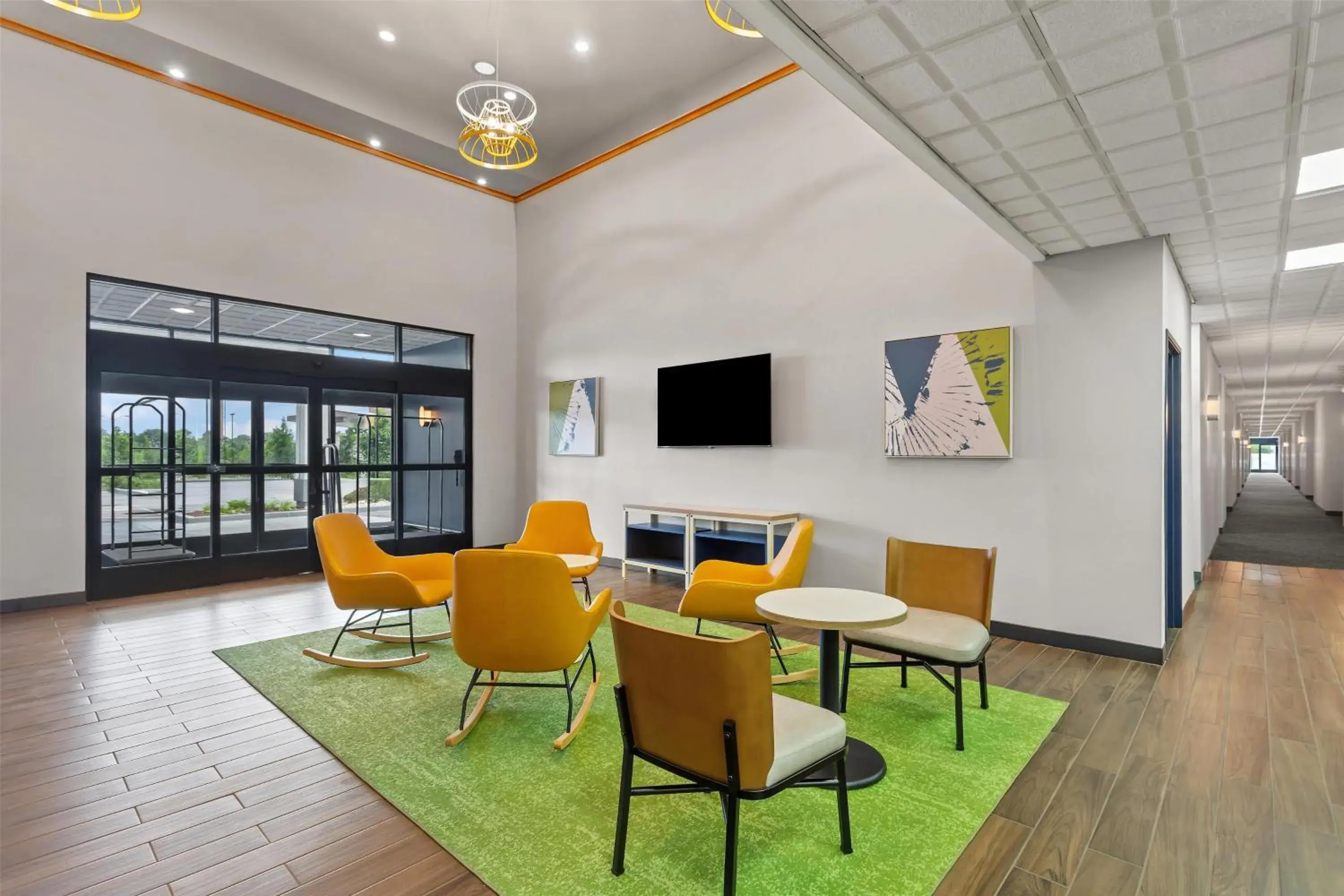 Lobby or reception in Spark By Hilton Oak Forest I-57 Lobby or reception in Spark By Hilton Oak Forest I-57