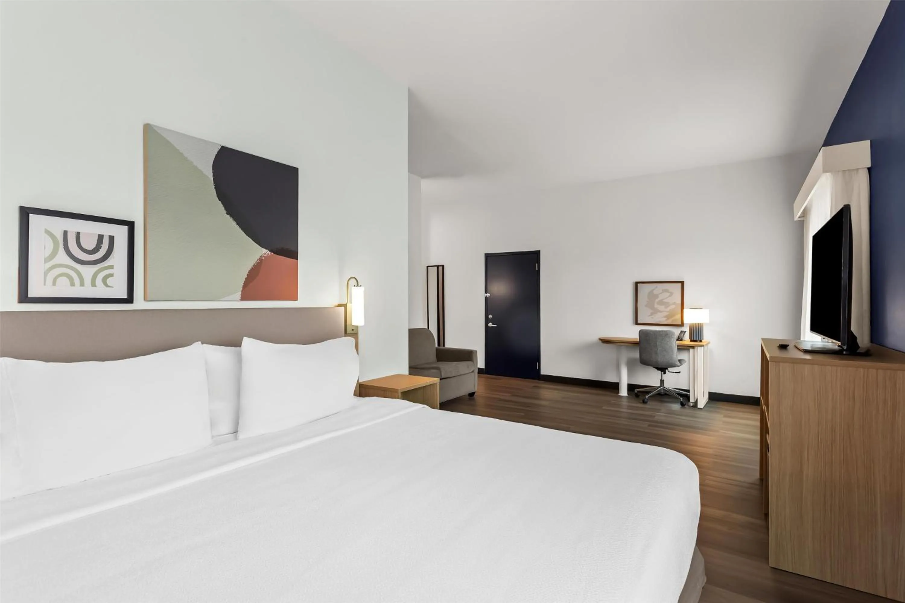 Bed in Spark By Hilton Oak Forest I-57