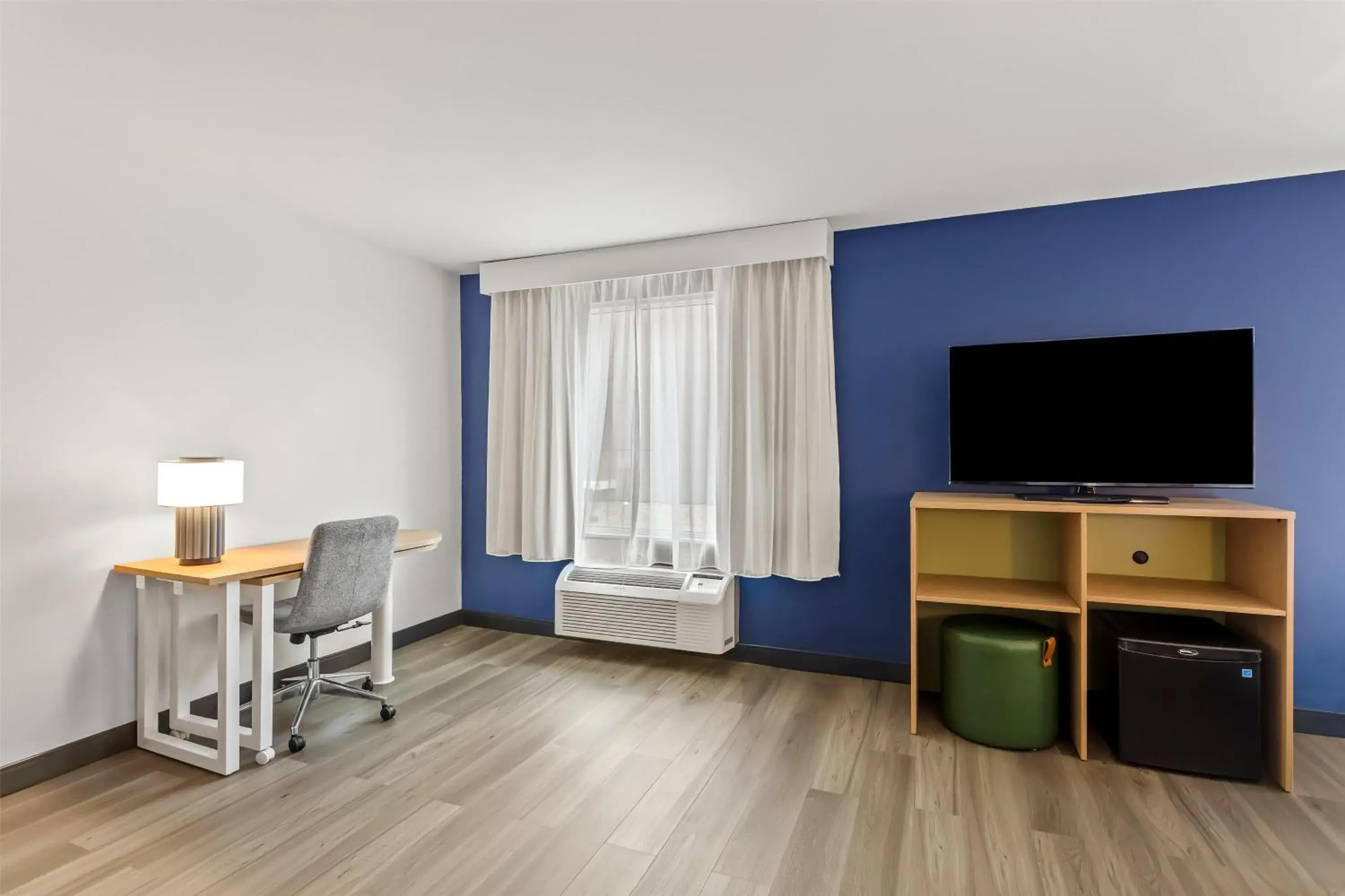 Bedroom in Spark By Hilton Oak Forest I-57 Bedroom in Spark By Hilton Oak Forest I-57