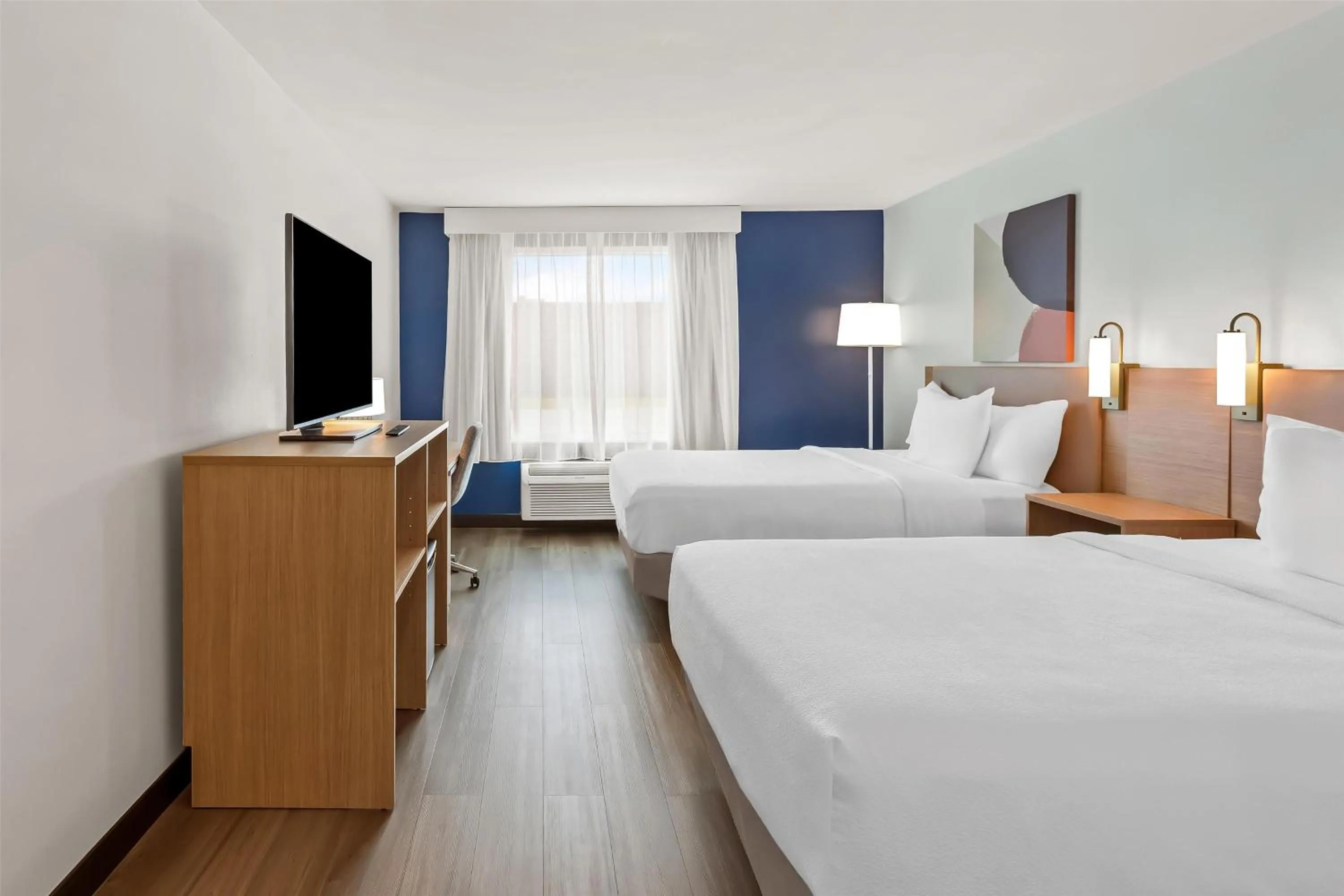 Bed in Spark By Hilton Oak Forest I-57