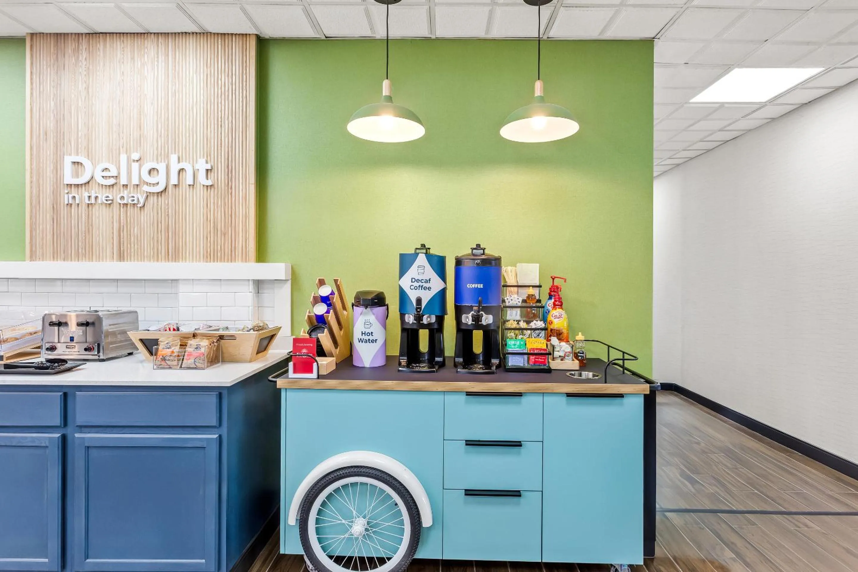 Coffee/tea facilities in Spark By Hilton Oak Forest I-57