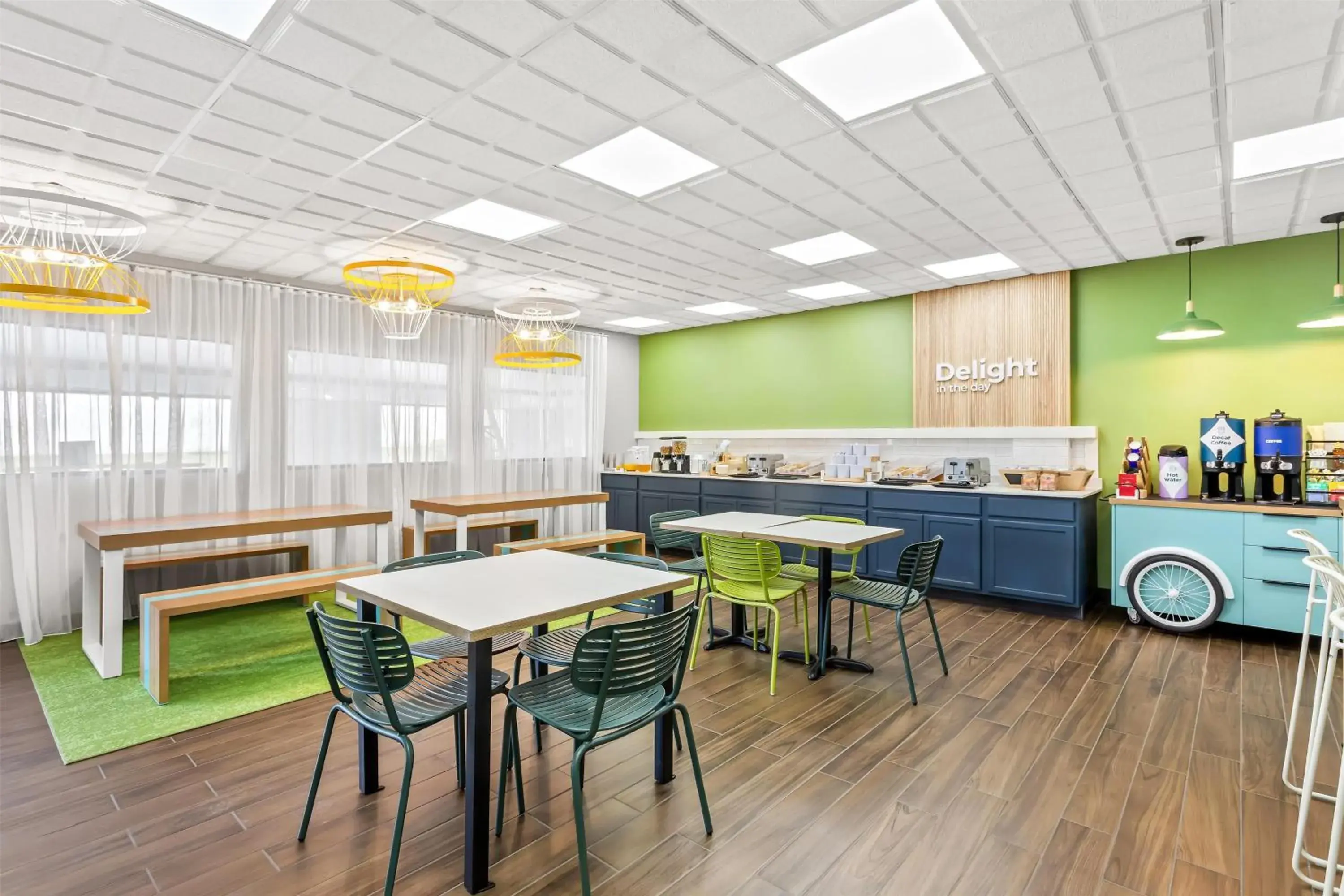 Breakfast in Spark By Hilton Oak Forest I-57 Breakfast in Spark By Hilton Oak Forest I-57