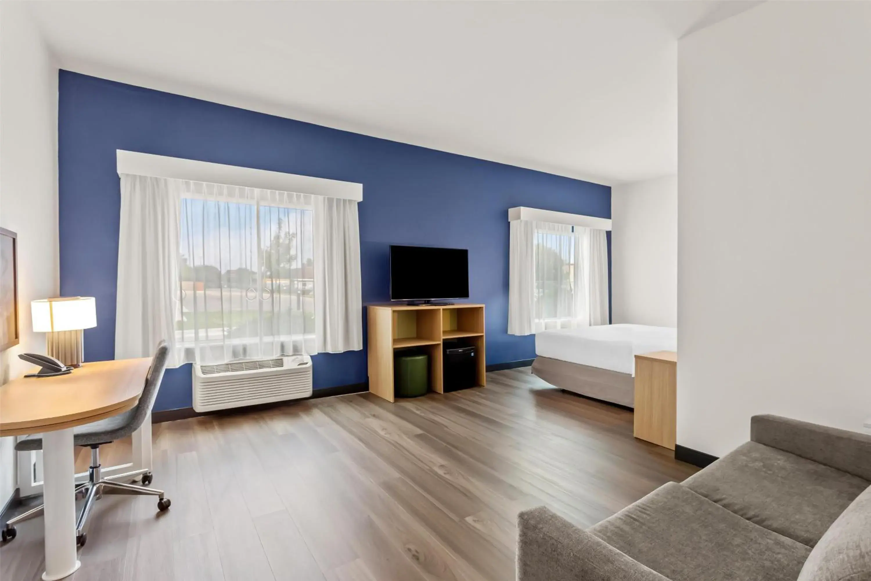 Bedroom in Spark By Hilton Oak Forest I-57 Bedroom in Spark By Hilton Oak Forest I-57