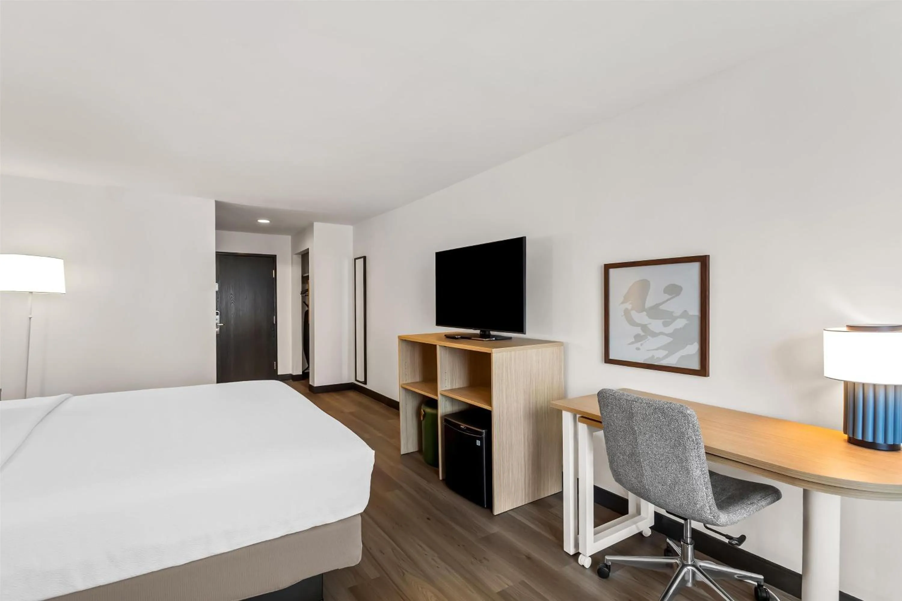 Bed in Spark By Hilton Oak Forest I-57