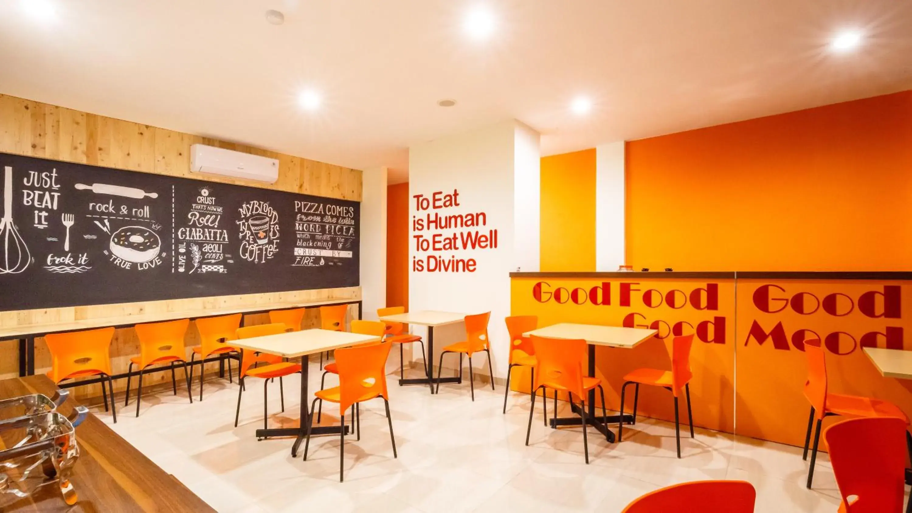 Restaurant/places to eat in Front One Inn Muntilan Restaurant/places to eat in Front One Inn Muntilan