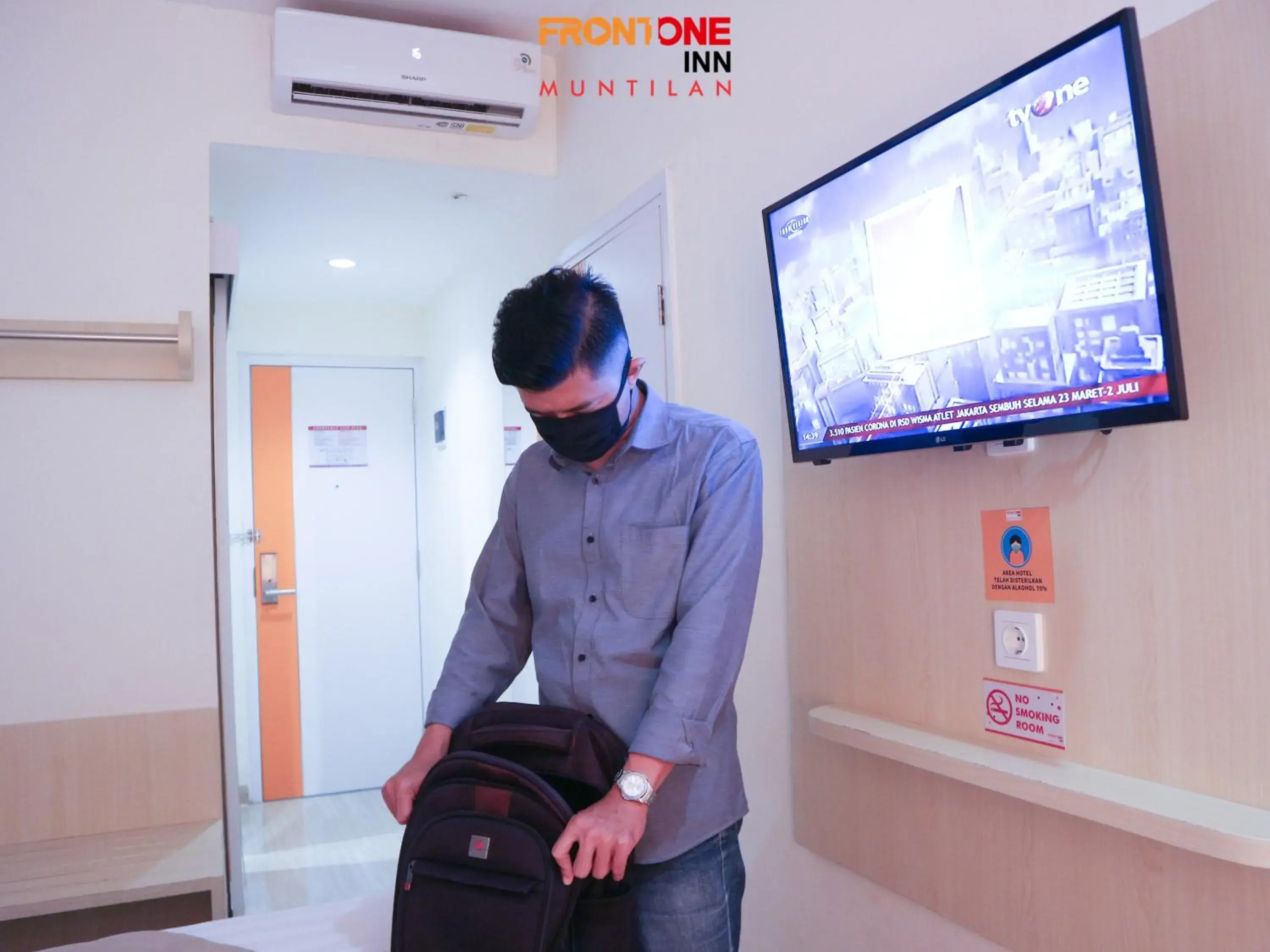 Bedroom in Front One Inn Muntilan Bedroom in Front One Inn Muntilan