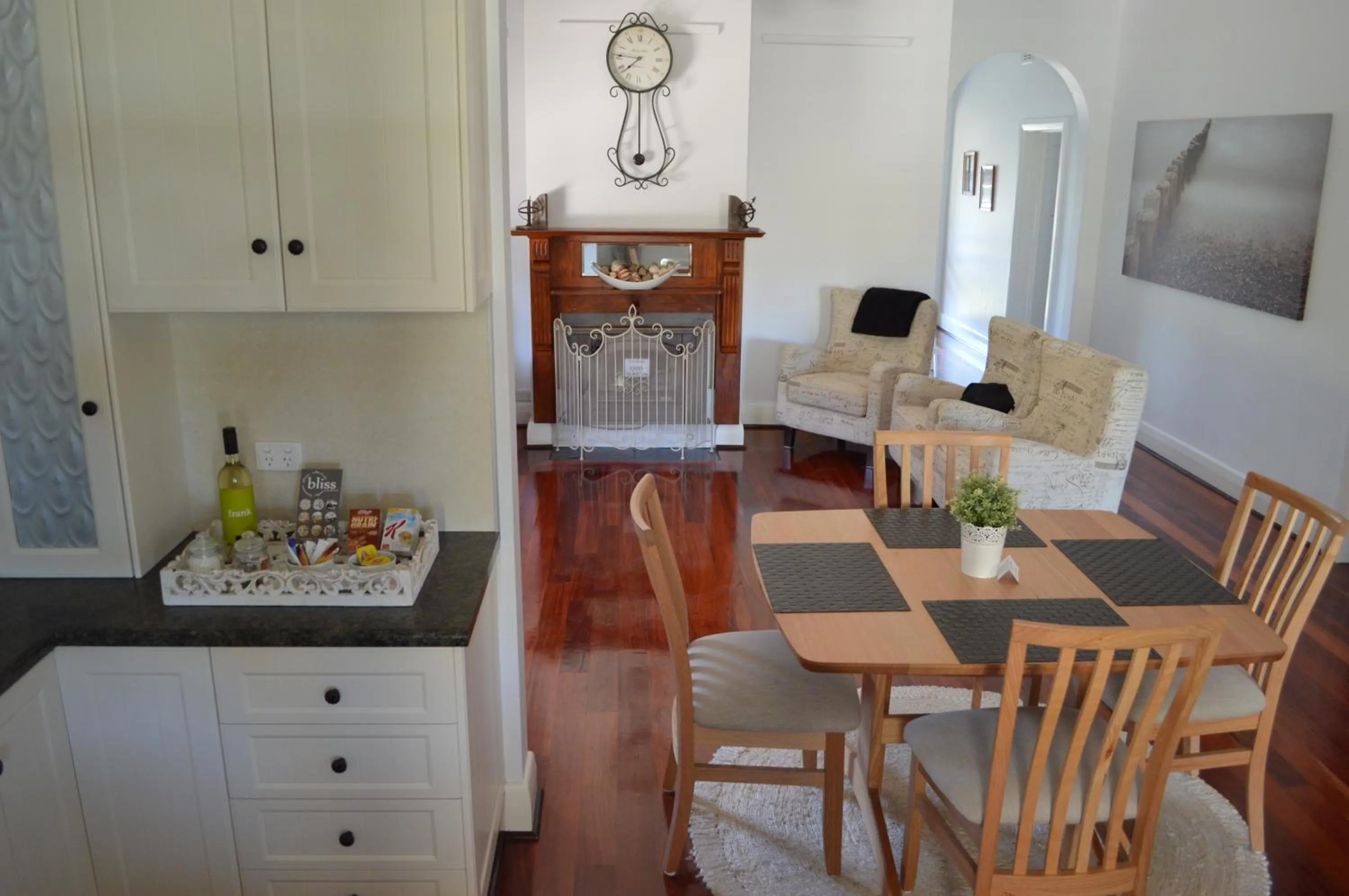 Kitchen or kitchenette in Agnes Cottage Bed & Breakfast