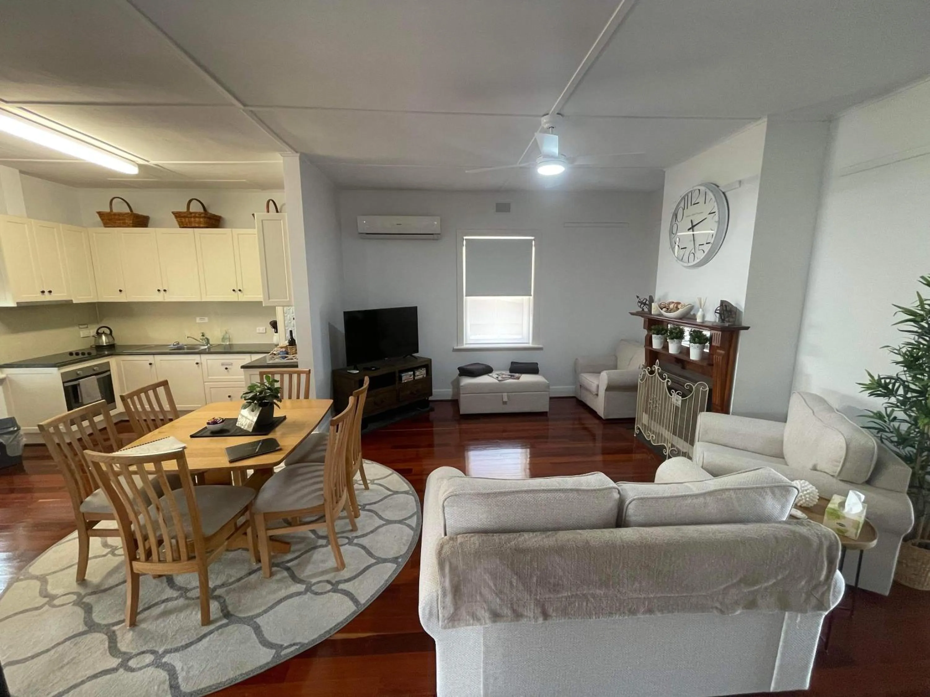 Dining area in Agnes Cottage Bed & Breakfast
