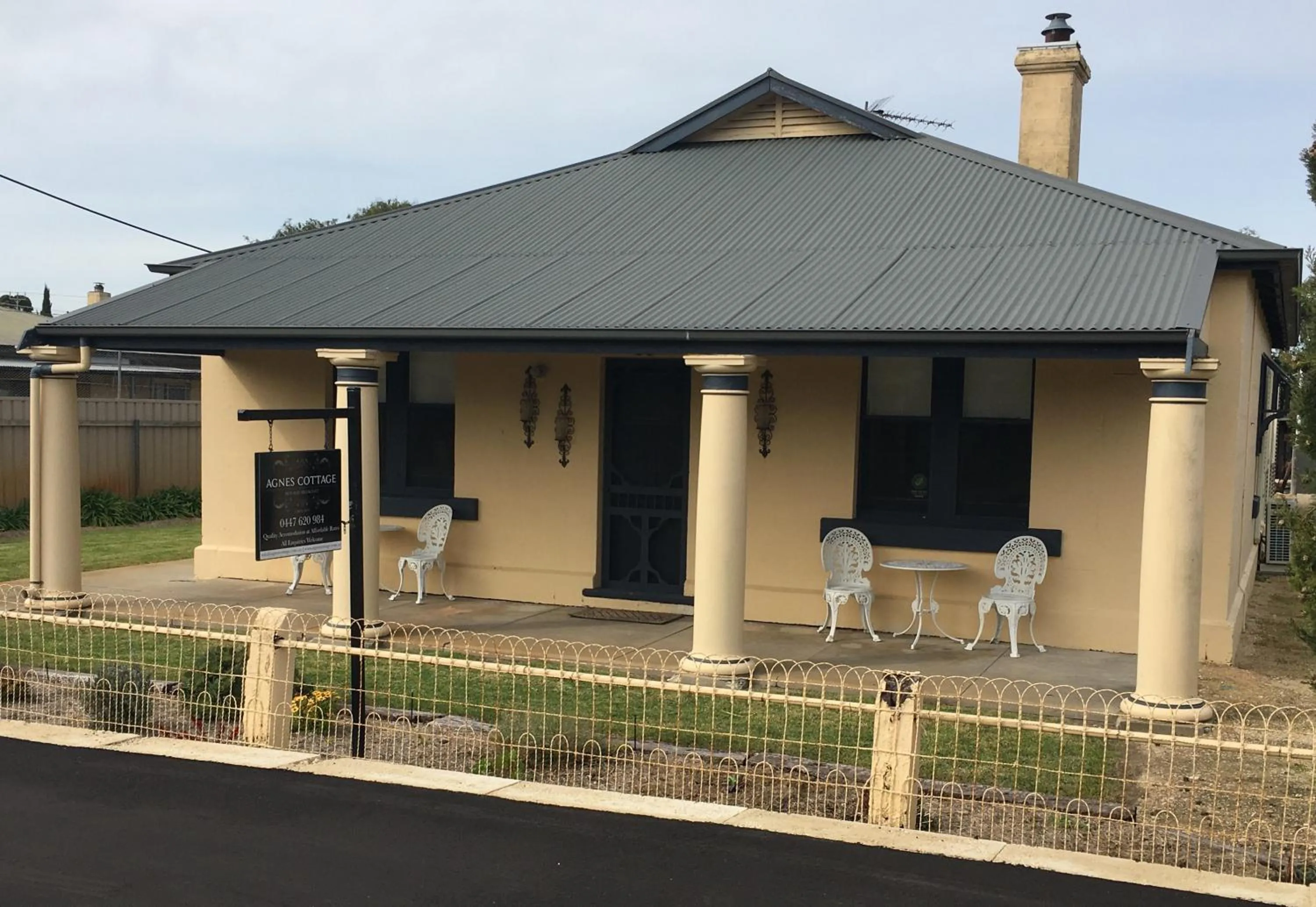 Property building in Agnes Cottage Bed & Breakfast