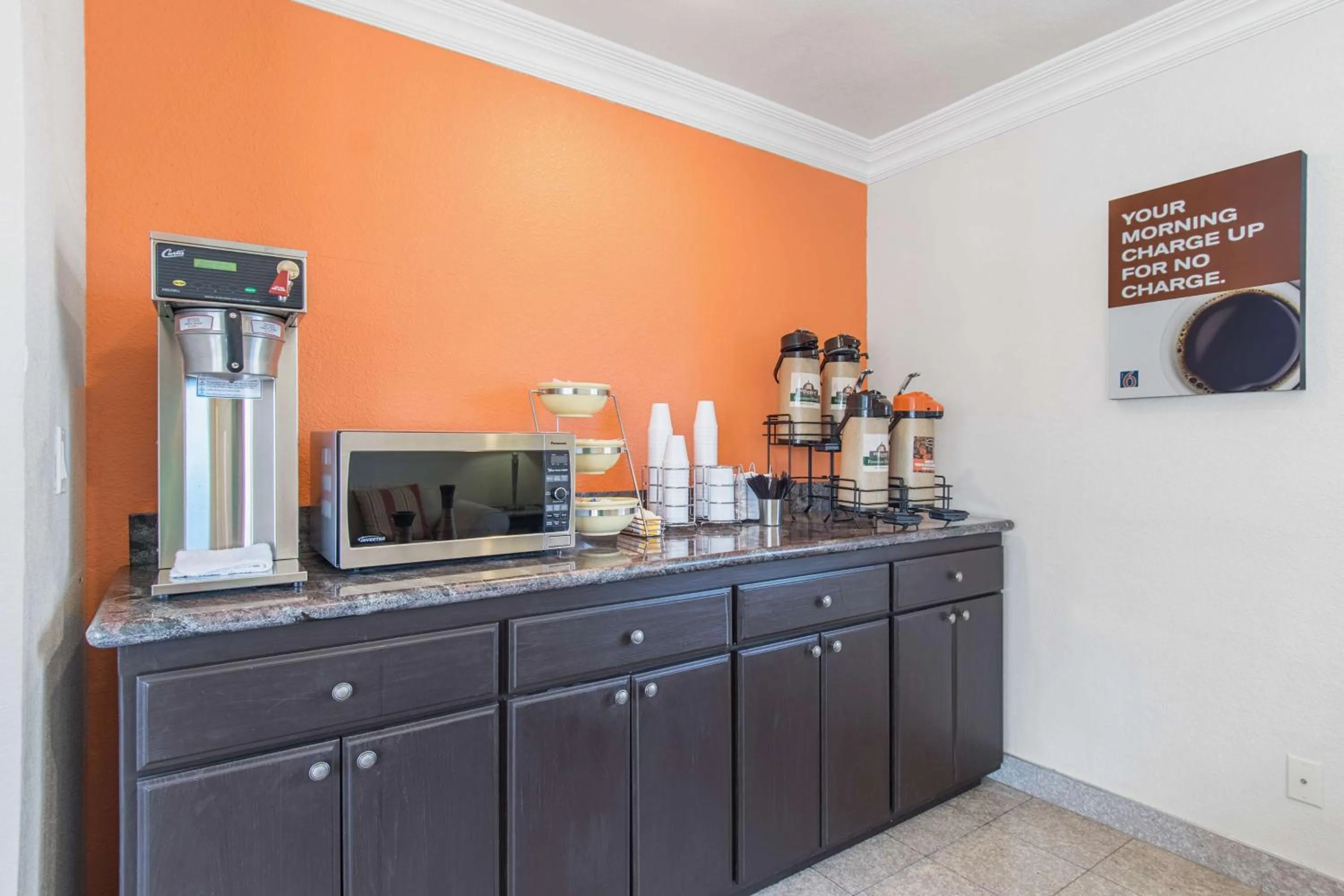 Restaurant/places to eat in Motel 6-Kingsburg, CA