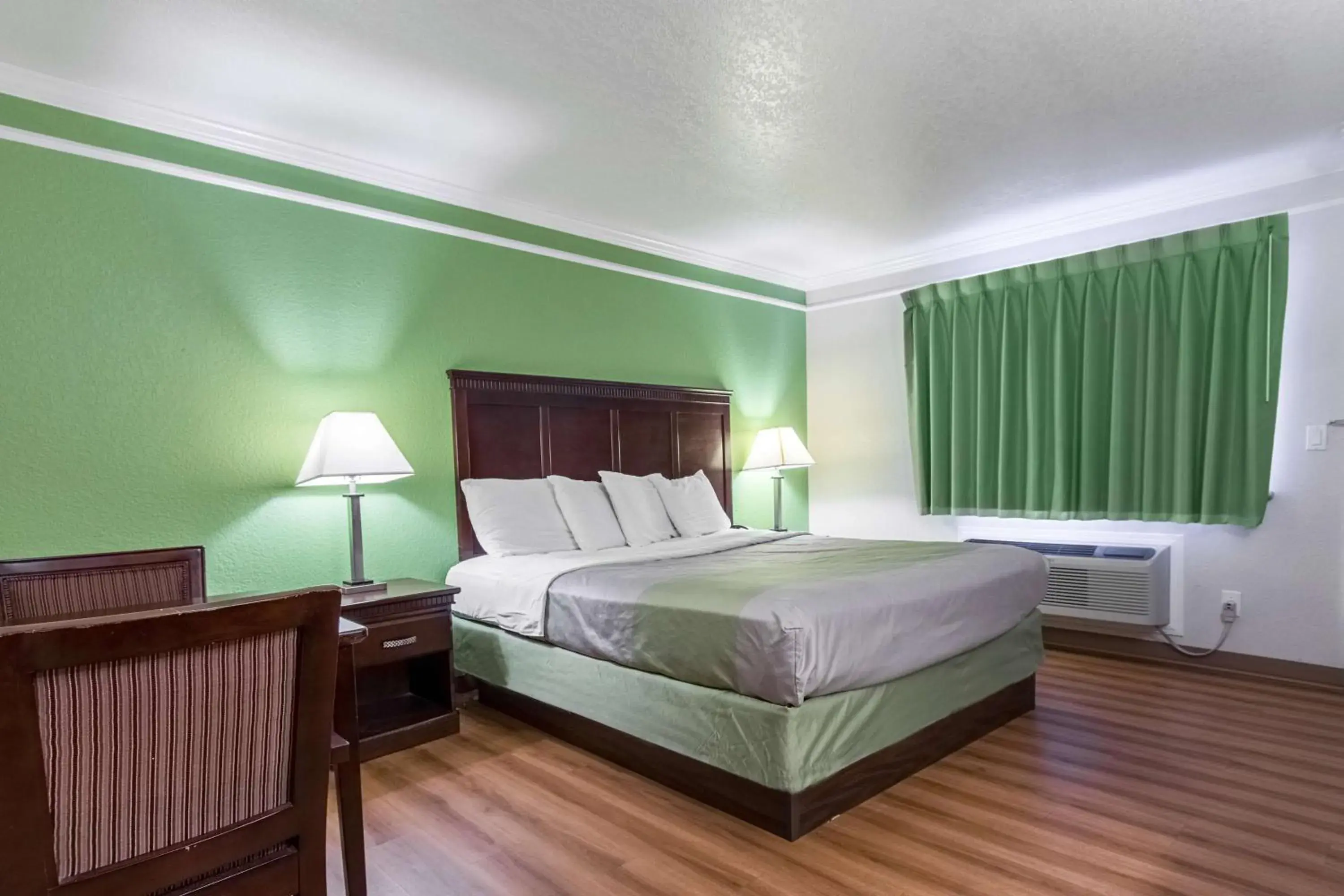 King Room - single occupancy - Non-Smoking in Motel 6-Kingsburg, CA King Room - single occupancy - Non-Smoking in Motel 6-Kingsburg, CA