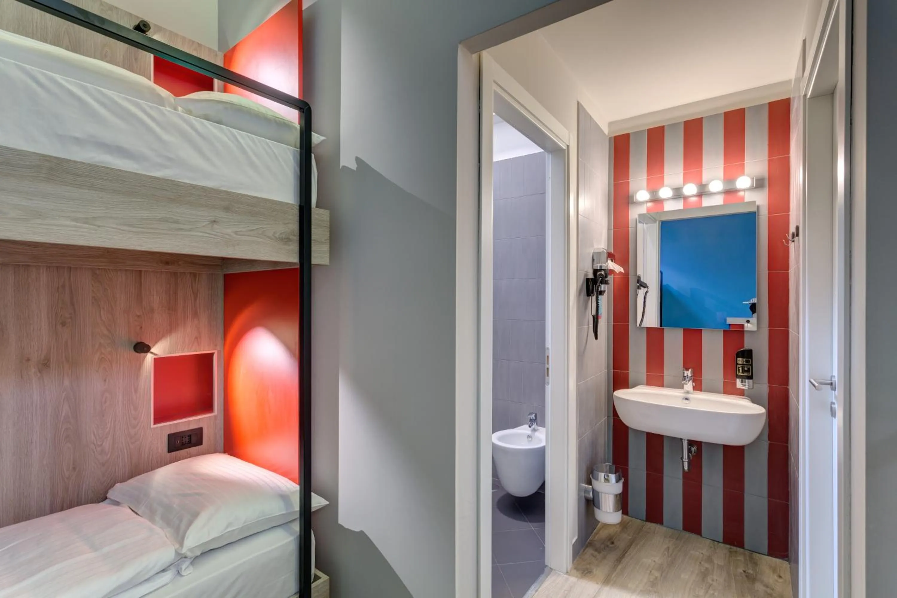 Bathroom, Bed in MEININGER Roma Termini