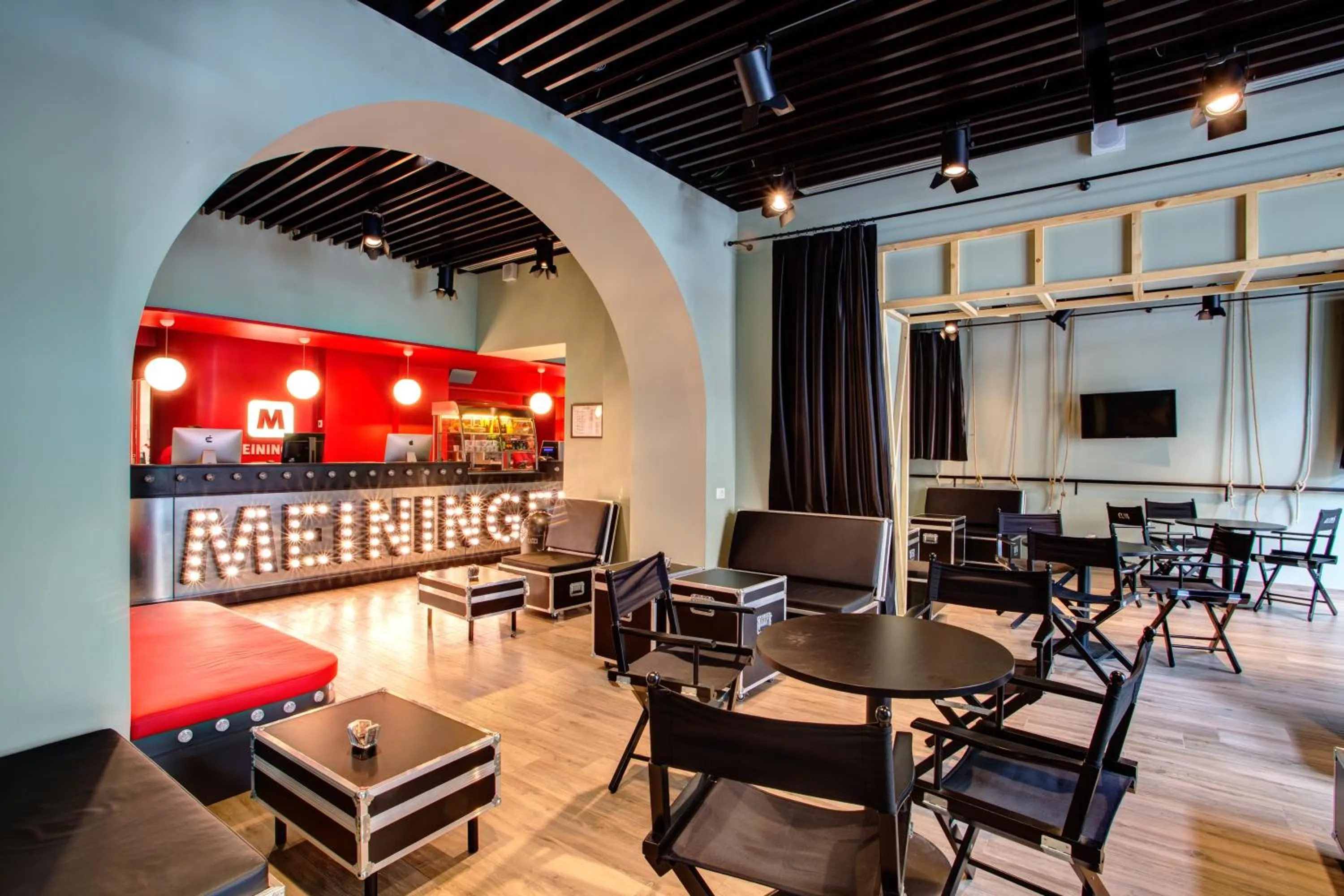 Lobby or reception in MEININGER Roma Termini